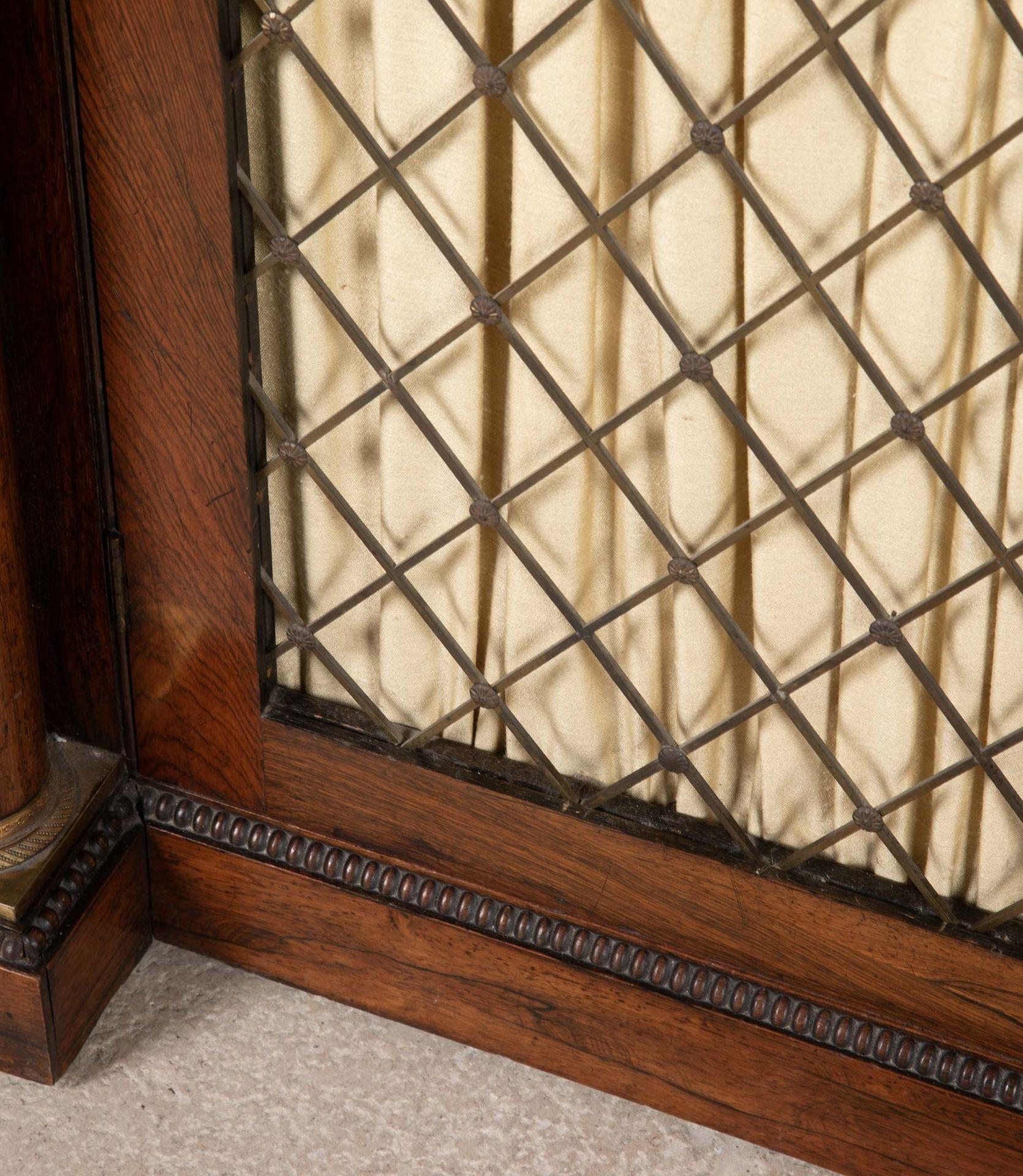 Armadietto Regency in legno di palissandro e bronzo in vendita 3