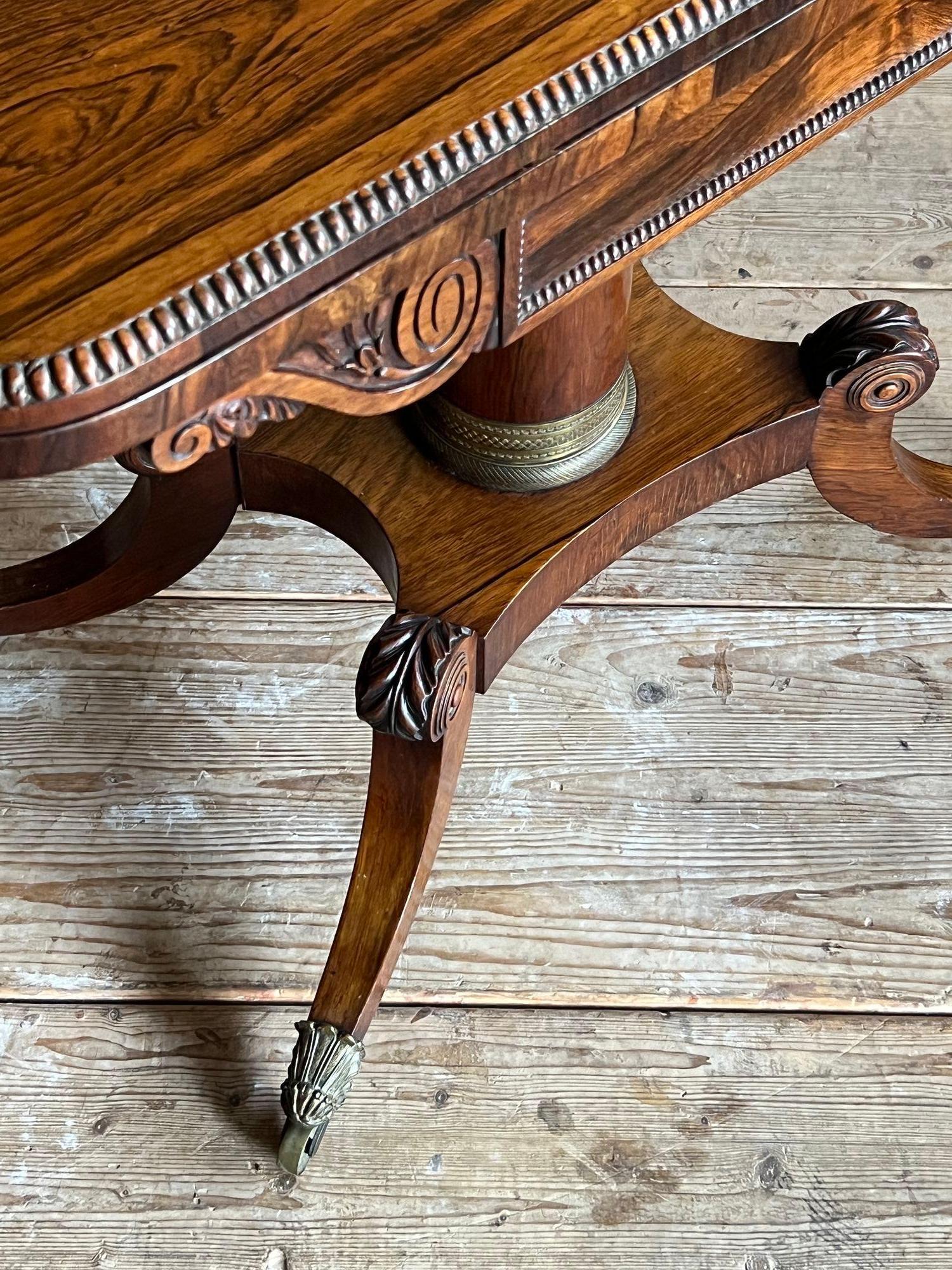 Table de jeu ou table à cartes Regency en bois de rose en vente 1