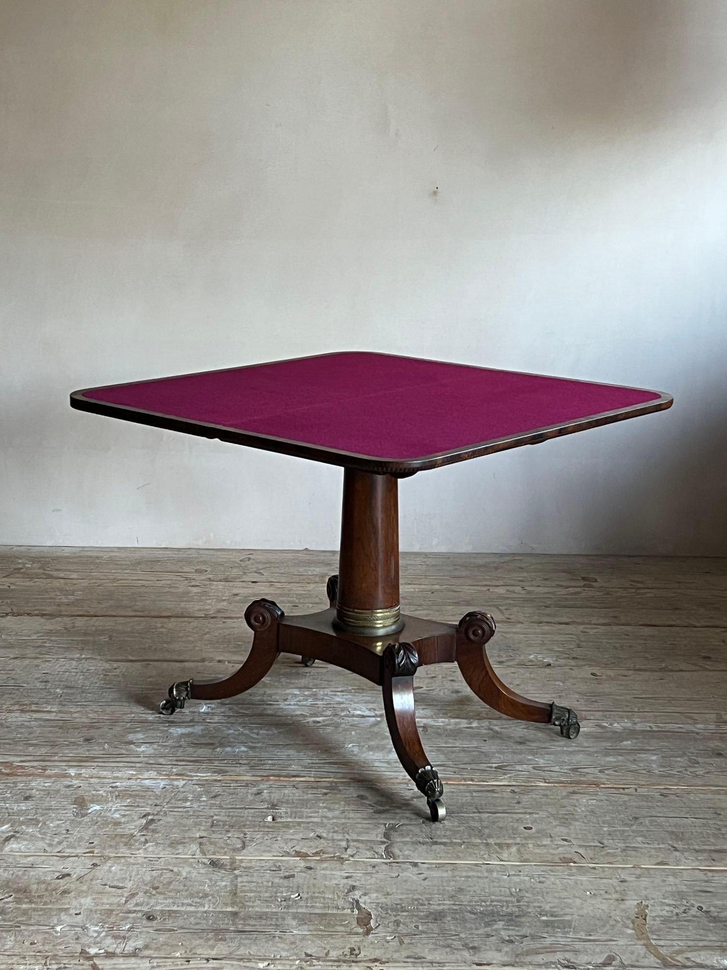 Table de jeu ou table à cartes Regency en bois de rose en vente 3