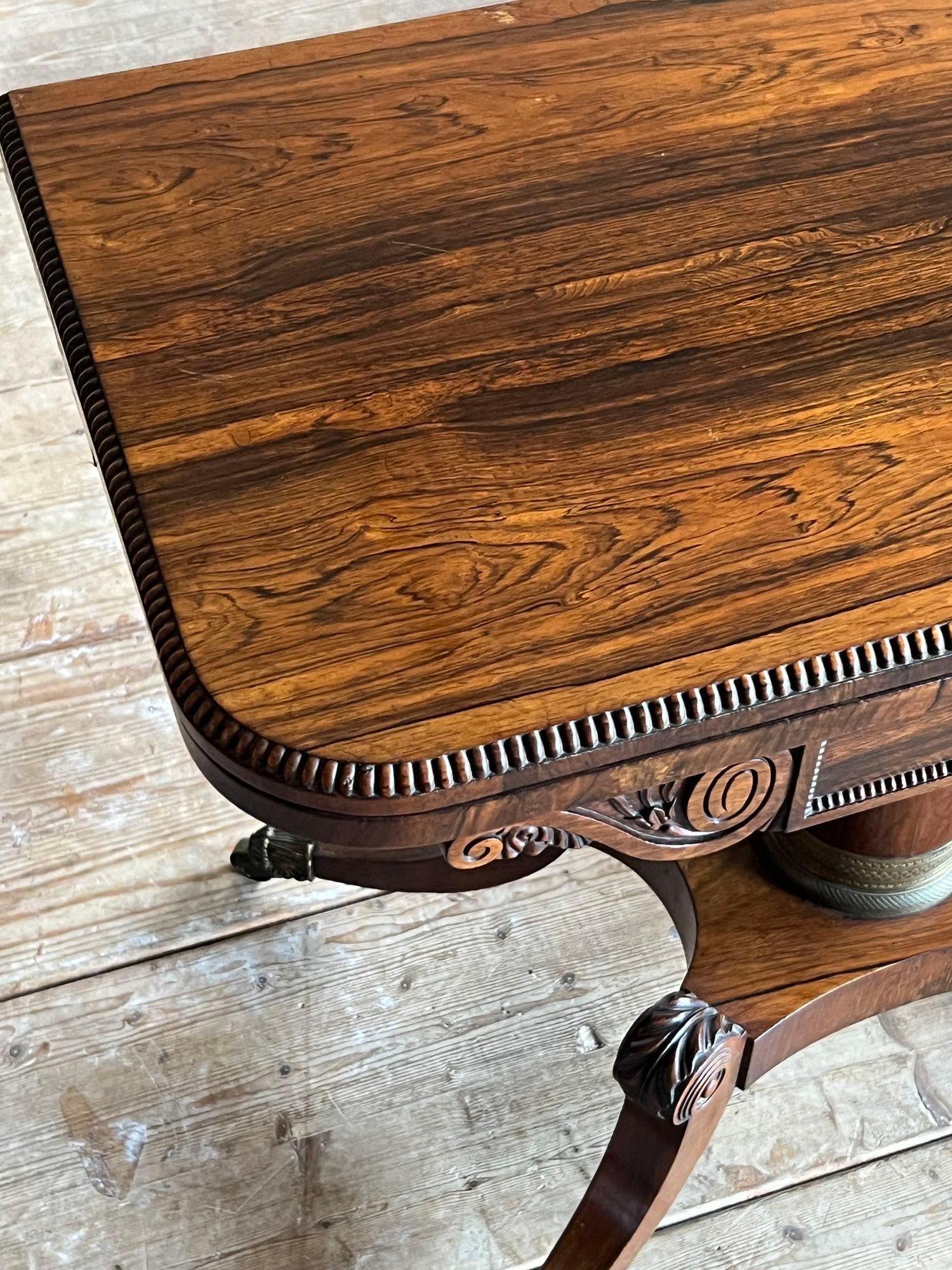 Table de jeu ou table à cartes Regency en bois de rose en vente 4