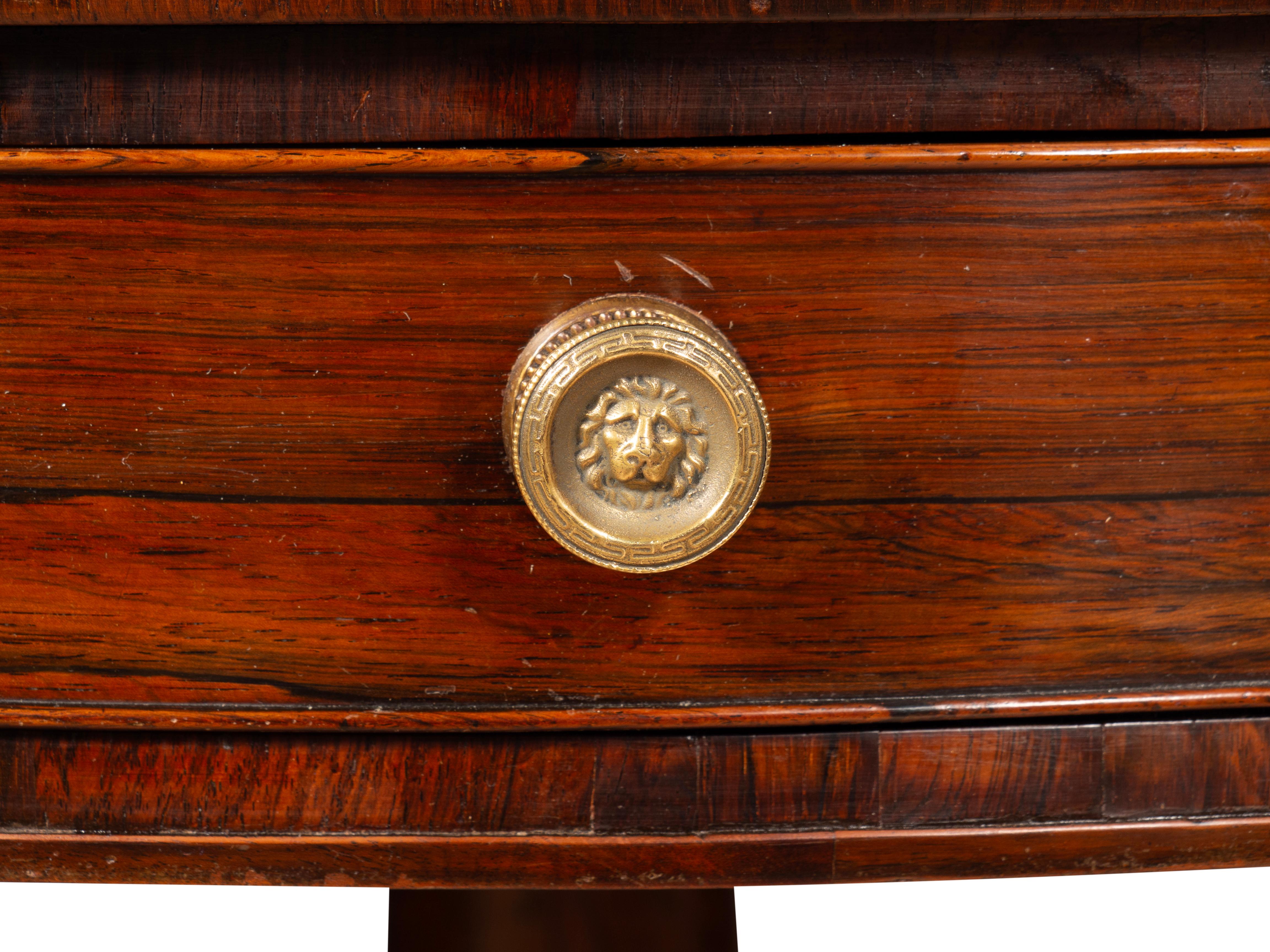 Table centrale Regency en bois de rose en vente 1