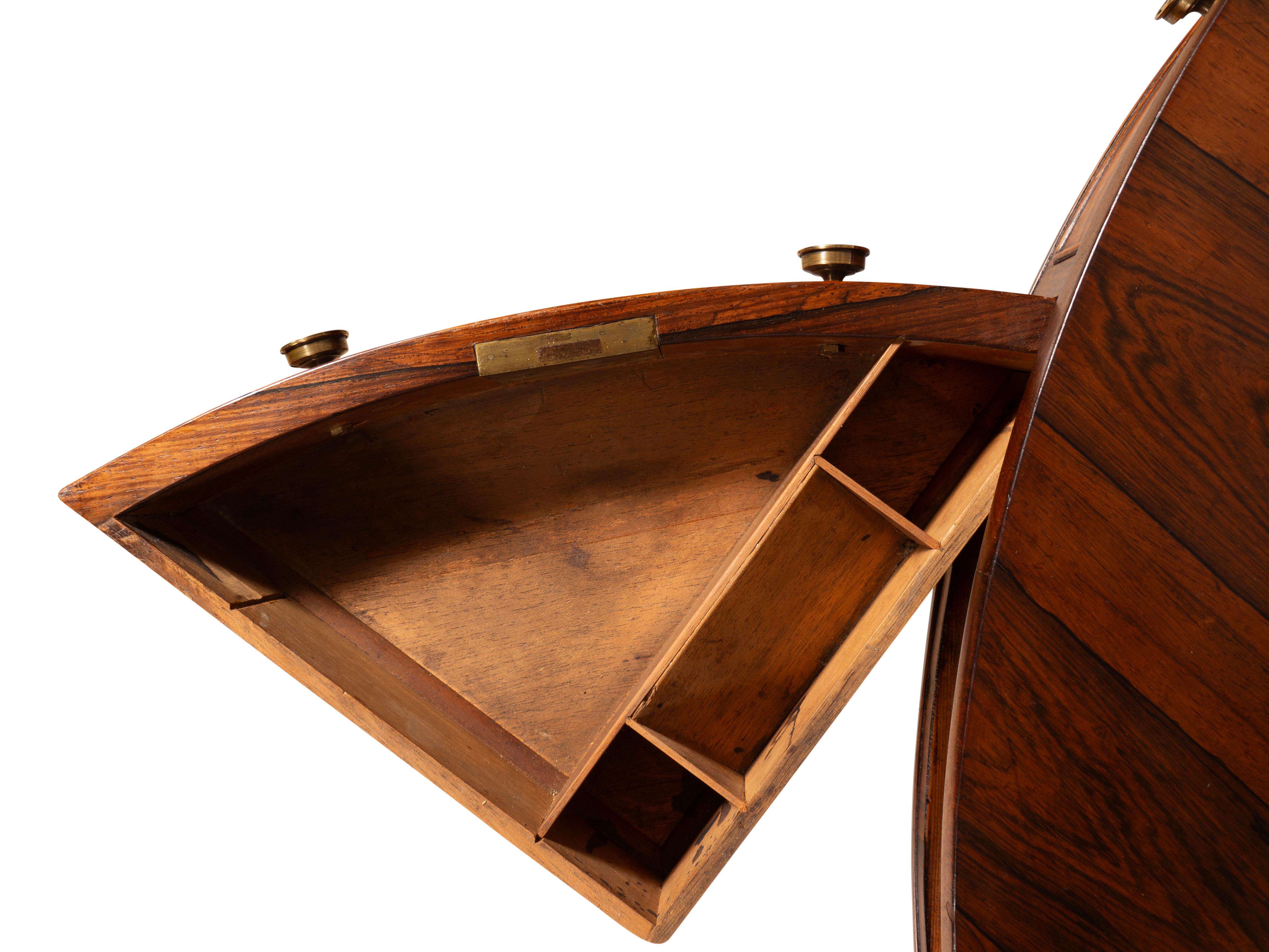 Table centrale Regency en bois de rose en vente 3