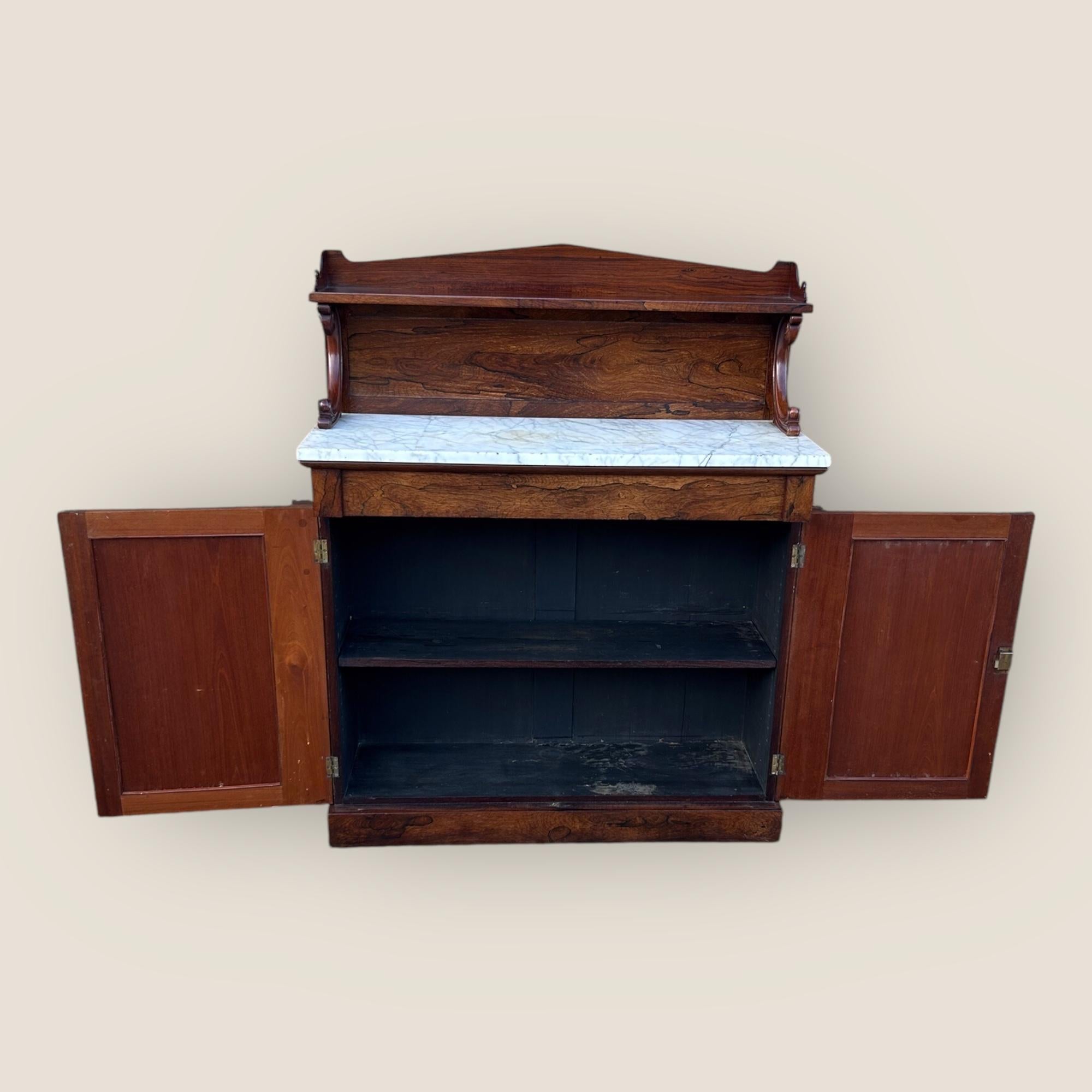 XIX secolo Chiffoniere Regency in palissandro in vendita