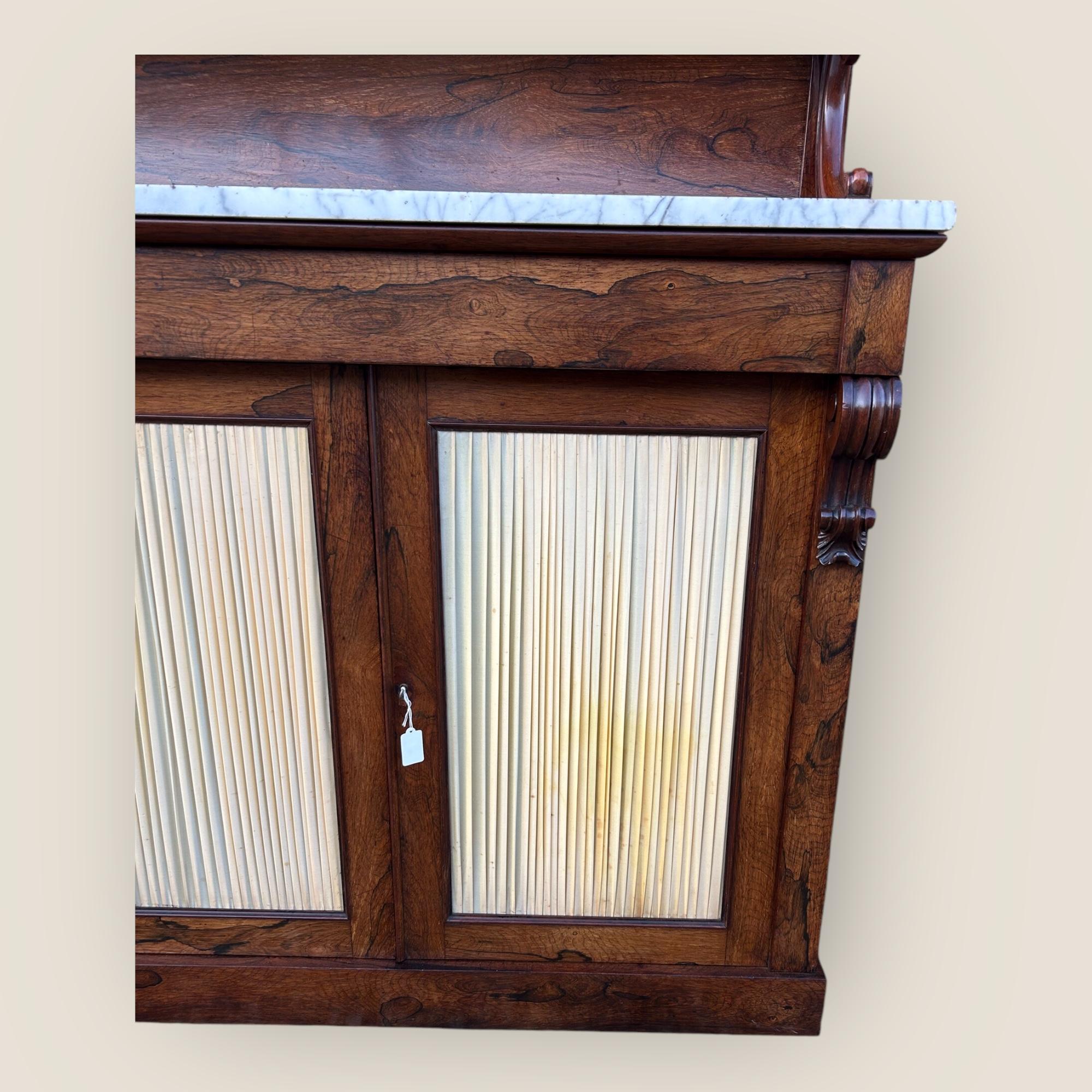 Chiffoniere Regency in palissandro in vendita 1