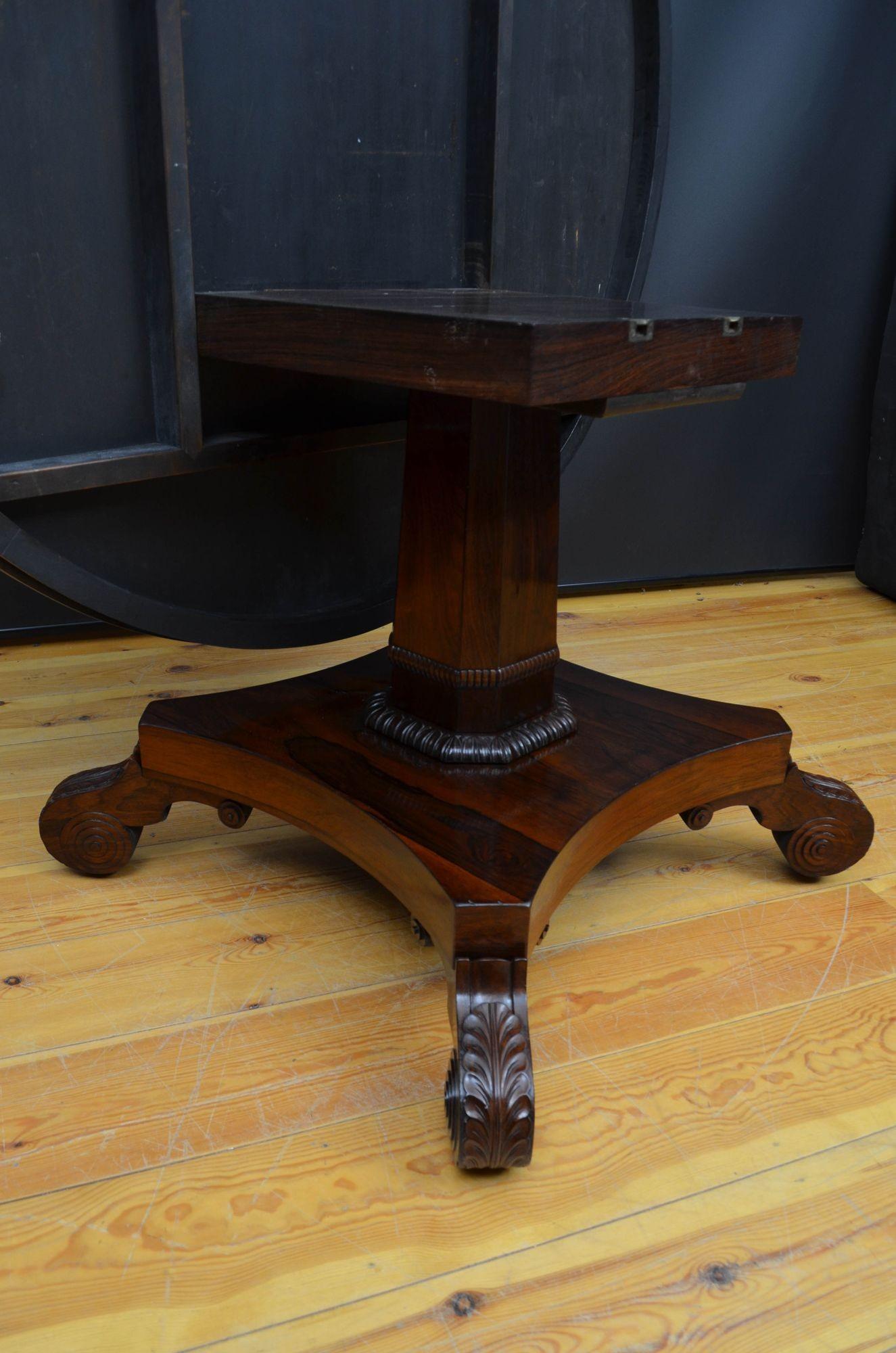 Table de salle à manger ou de centre en palissandre de style Régence en vente 7