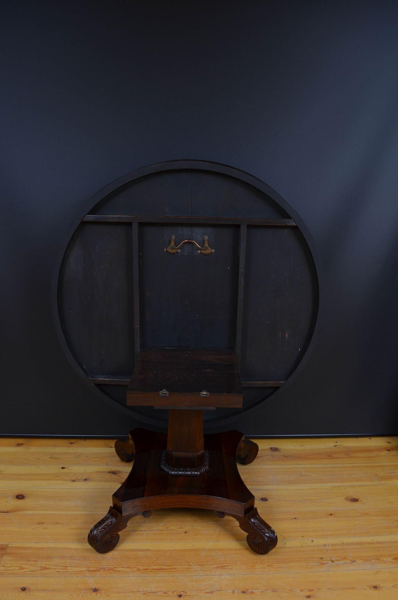 Table de salle à manger ou de centre en palissandre de style Régence en vente 9