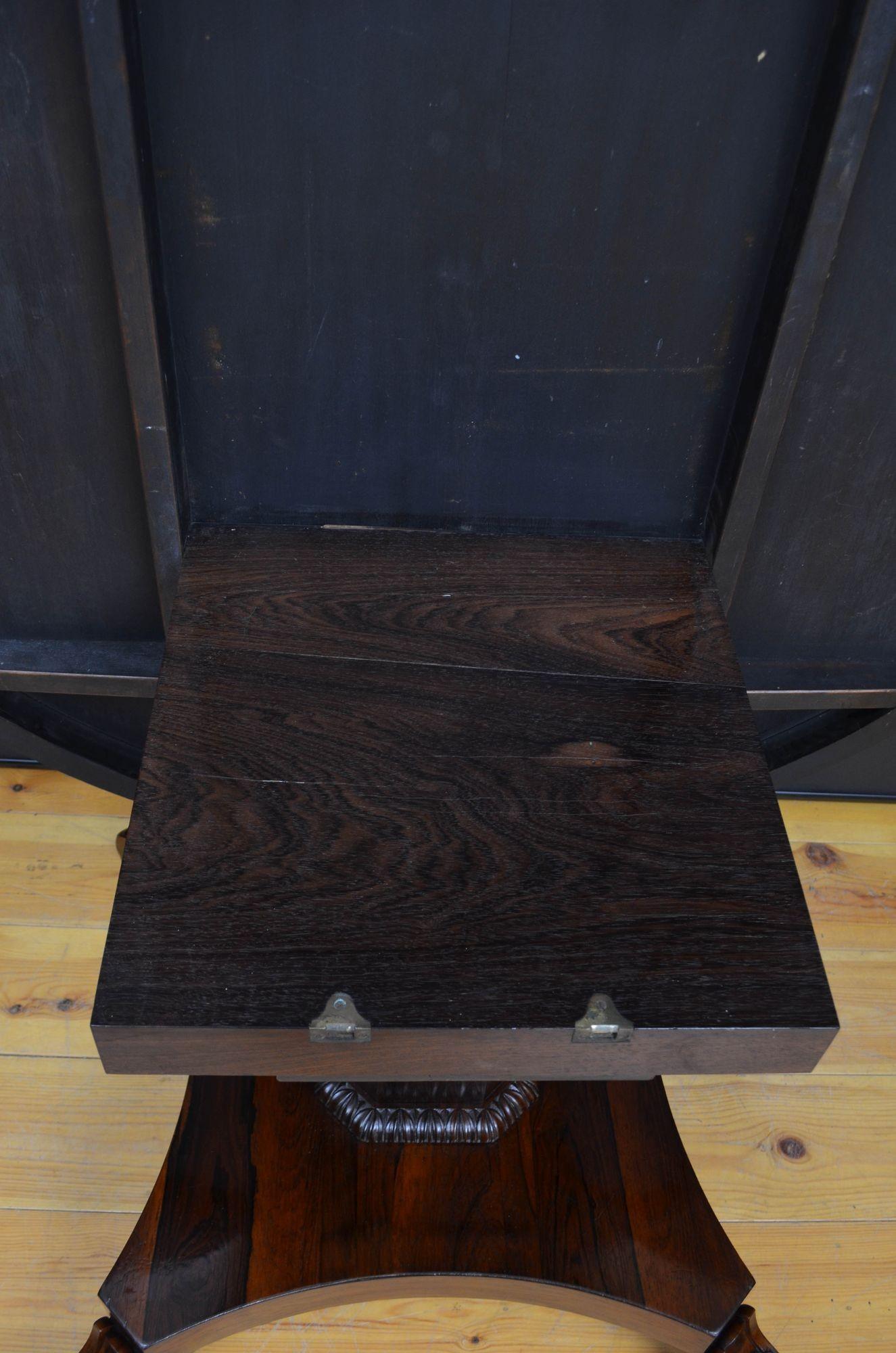 Table de salle à manger ou de centre en palissandre de style Régence en vente 10