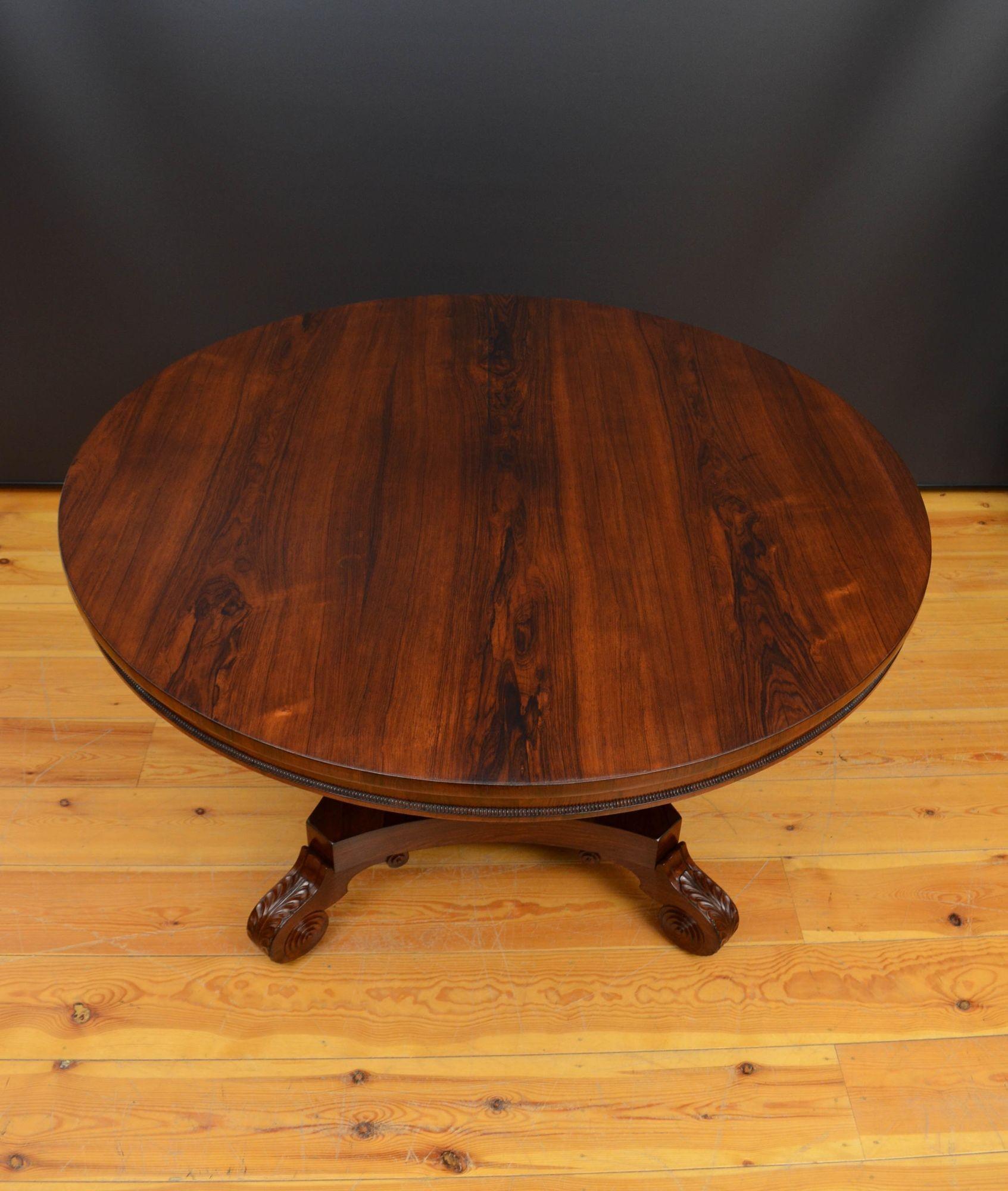 Table de salle à manger ou de centre en palissandre de style Régence Bon état - En vente à Whaley Bridge, GB