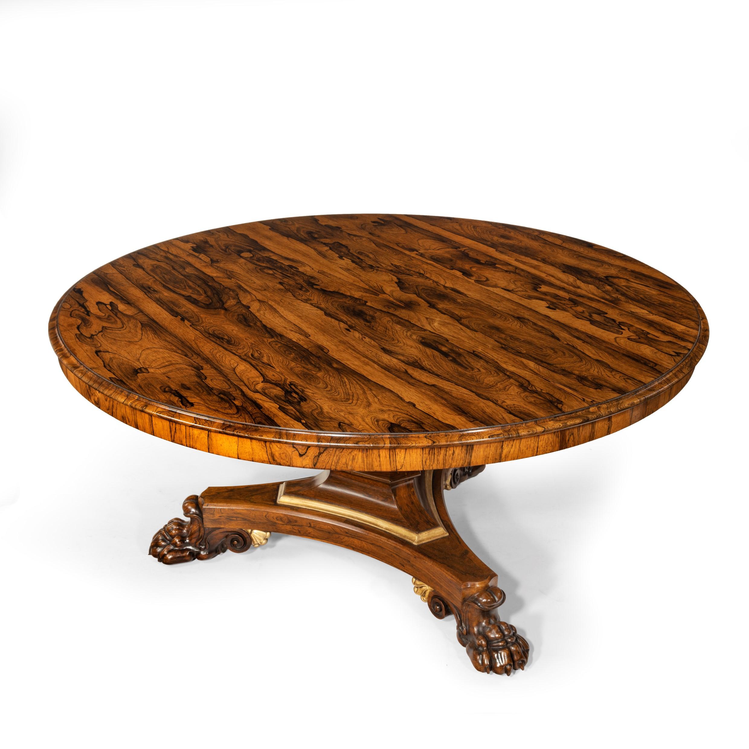 Début du XIXe siècle Table centrale en bois de rose de style Régence à cinq pieds basculant Anglais, vers 1815 en vente