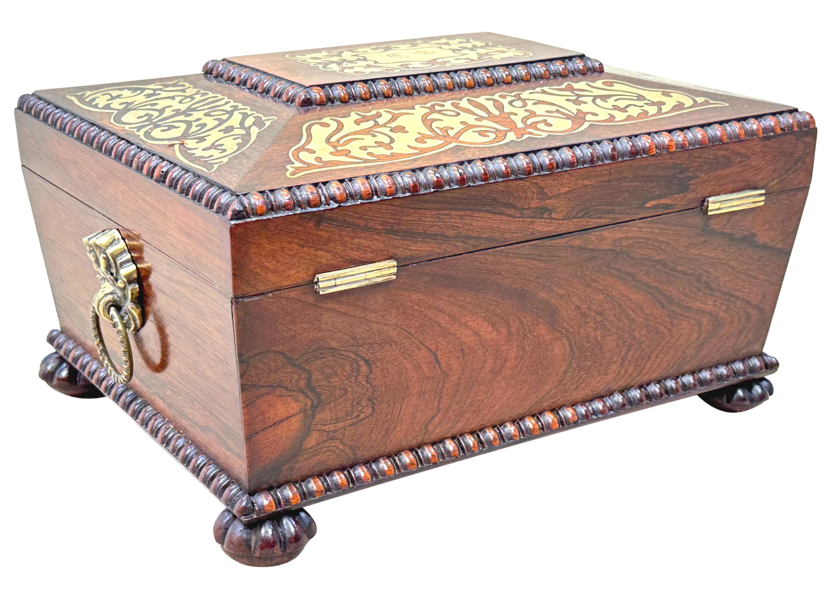 Boîte à bijoux en bois de rose de style Régence en vente 8