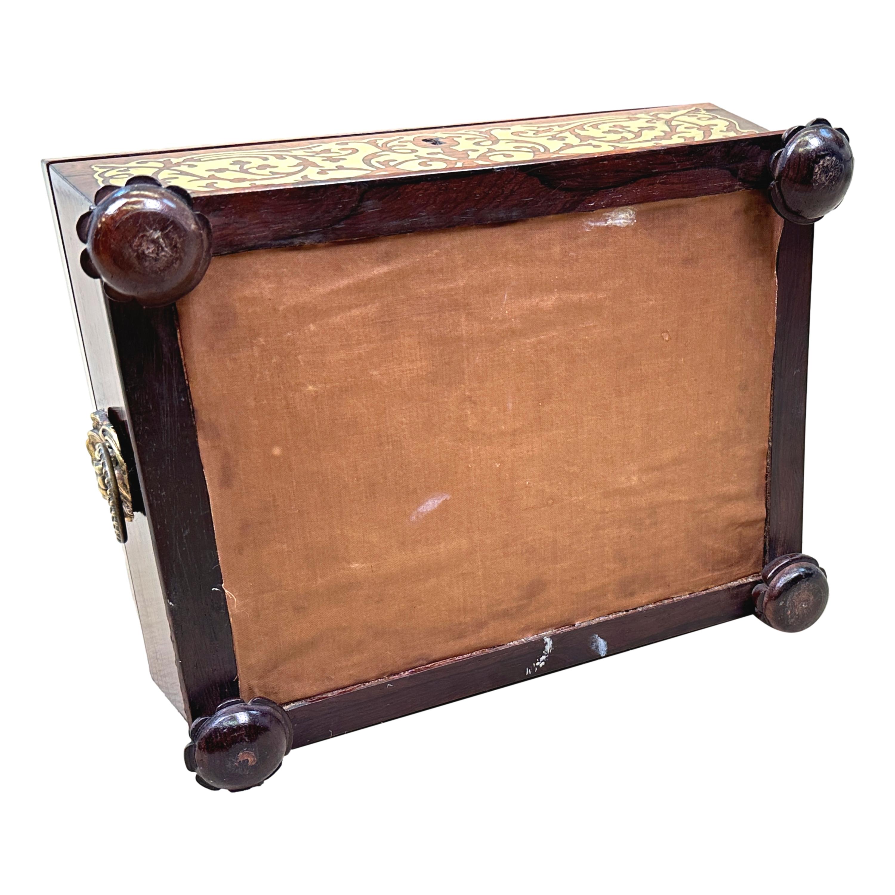 Boîte à bijoux en bois de rose de style Régence en vente 9