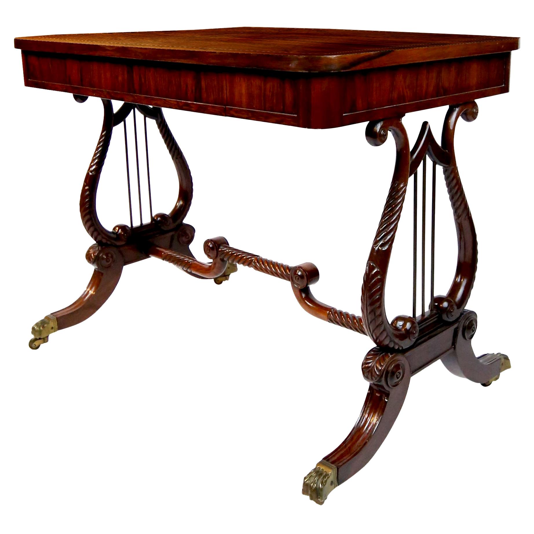Table de bibliothèque en bois de rose de style Régence avec base en forme de lyre