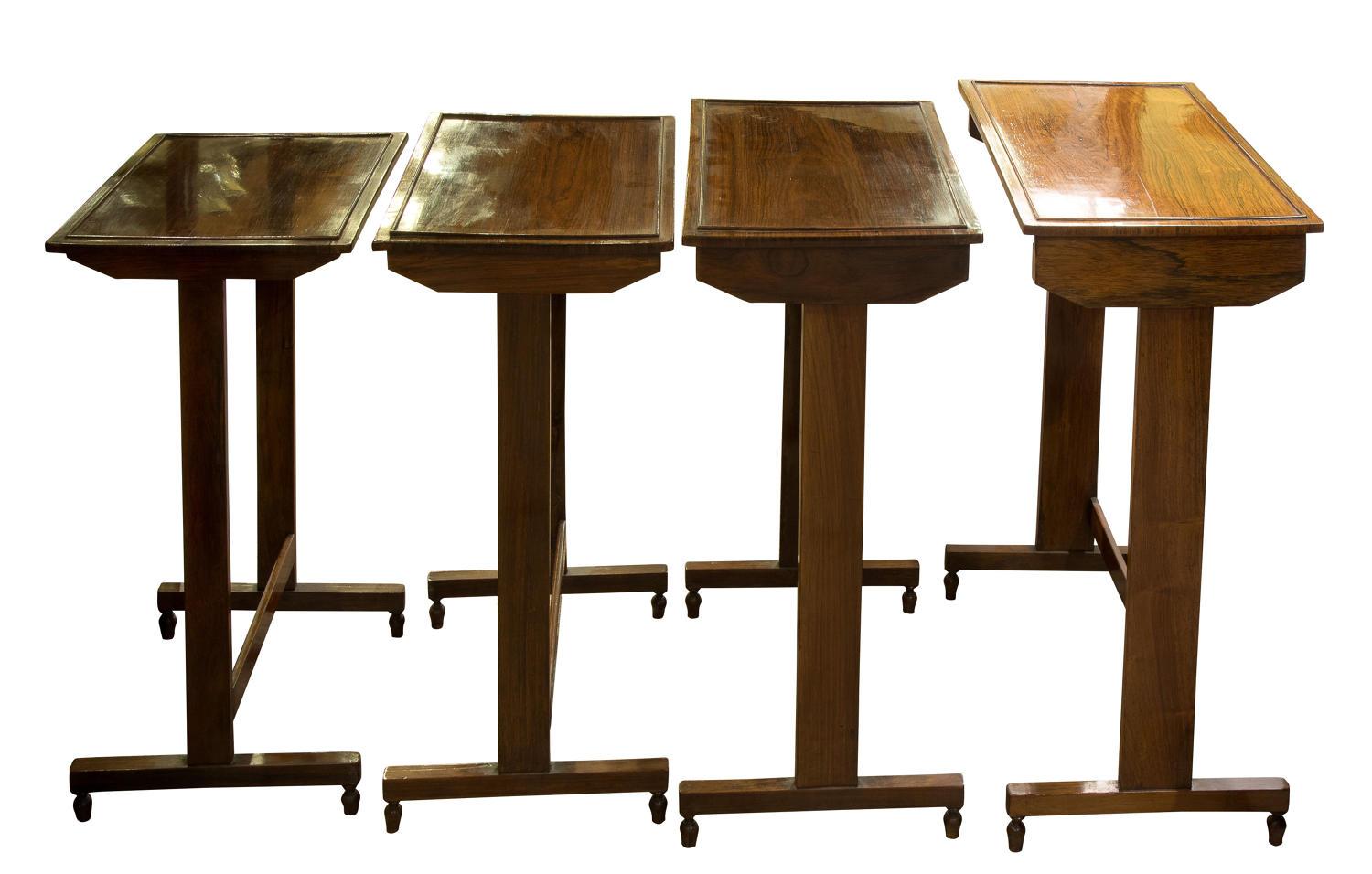 Regency Rosewood Set of Quartetto Tables of Simple but Elegant Design circa 1820 In Good Condition For Sale In Salisbury, GB