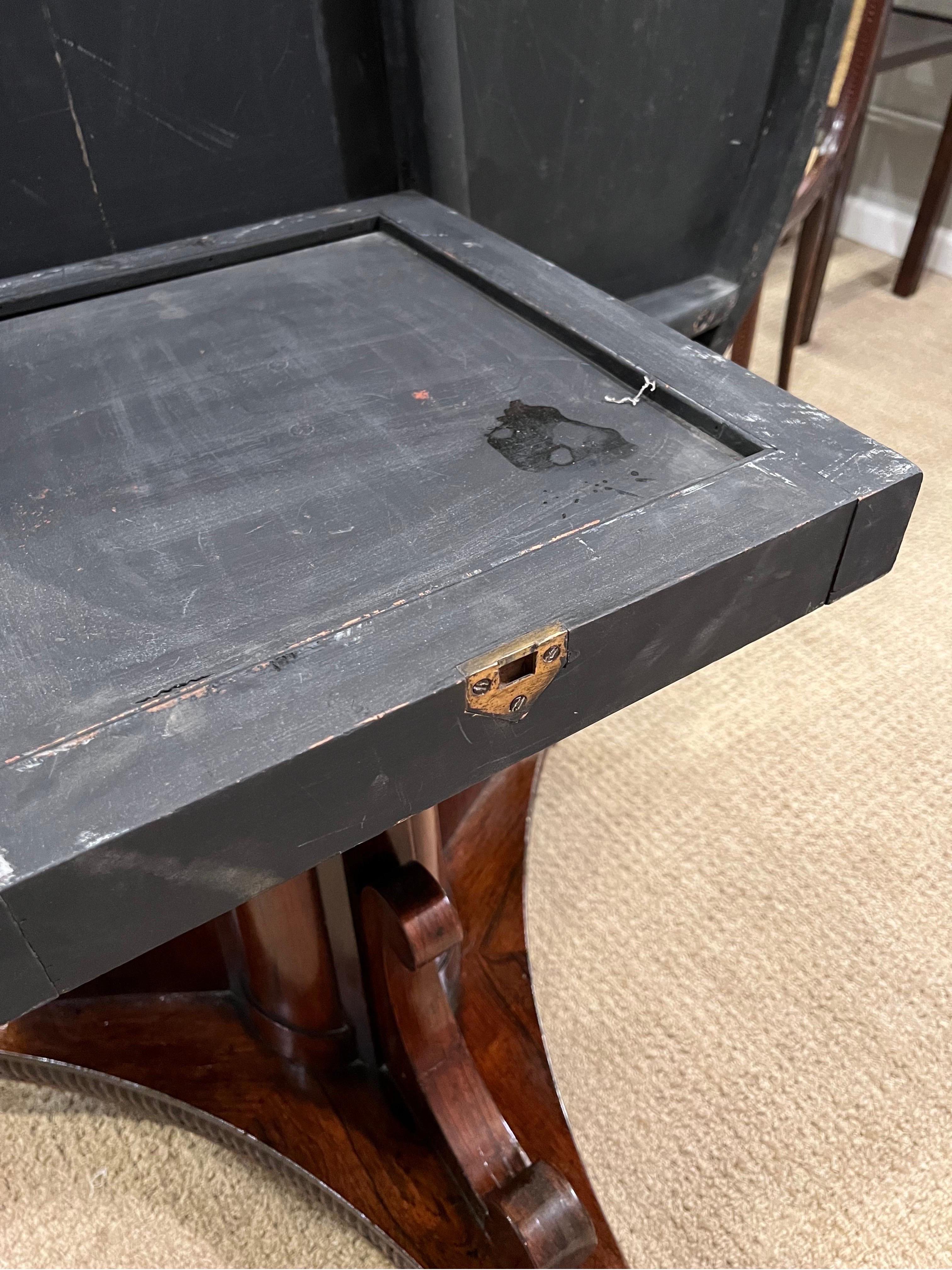Table centrale basculante en bois de rose Regency en vente 5