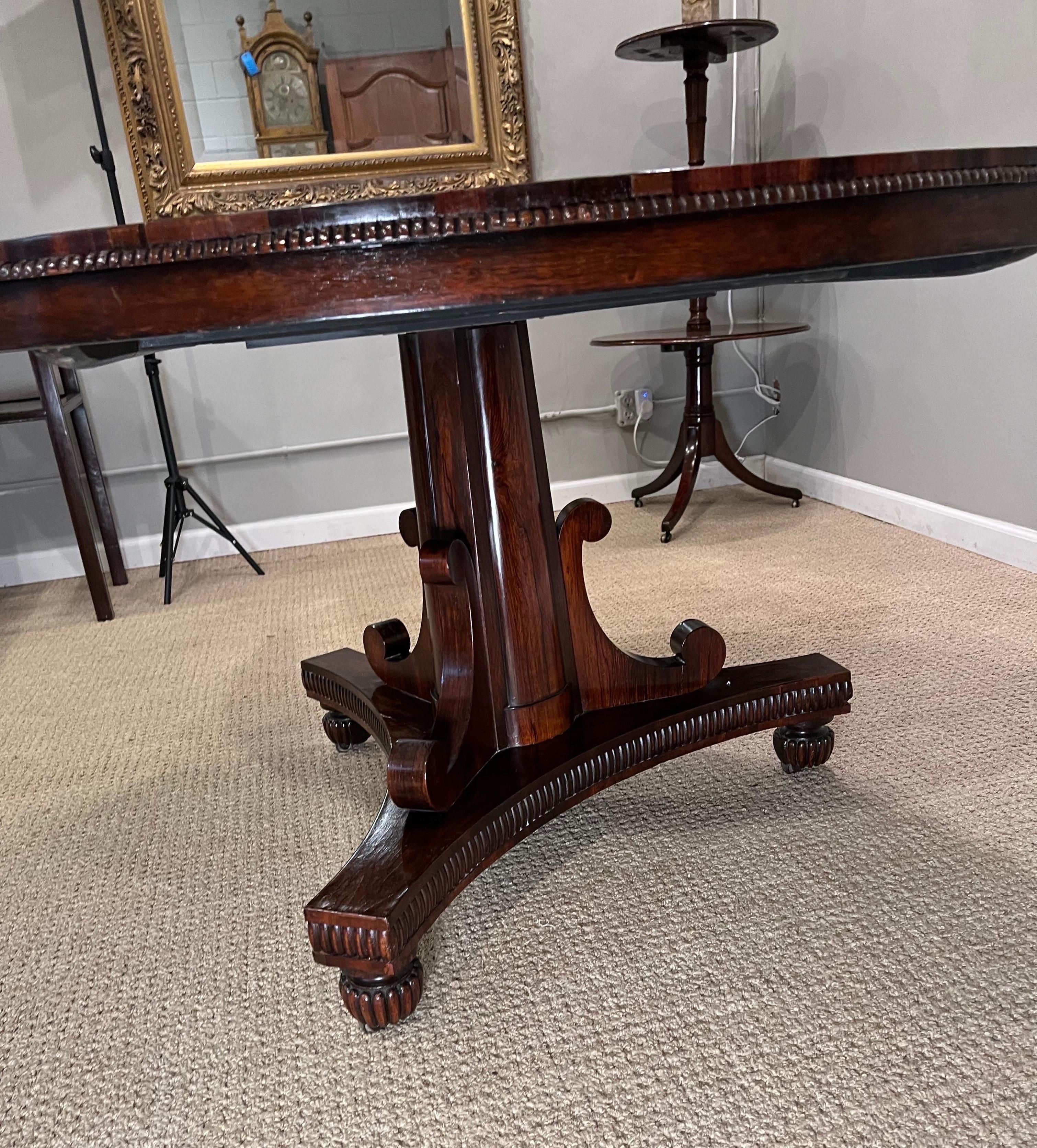 Regency Rosewood Tilt-Top Center Table In Good Condition For Sale In New York, NY
