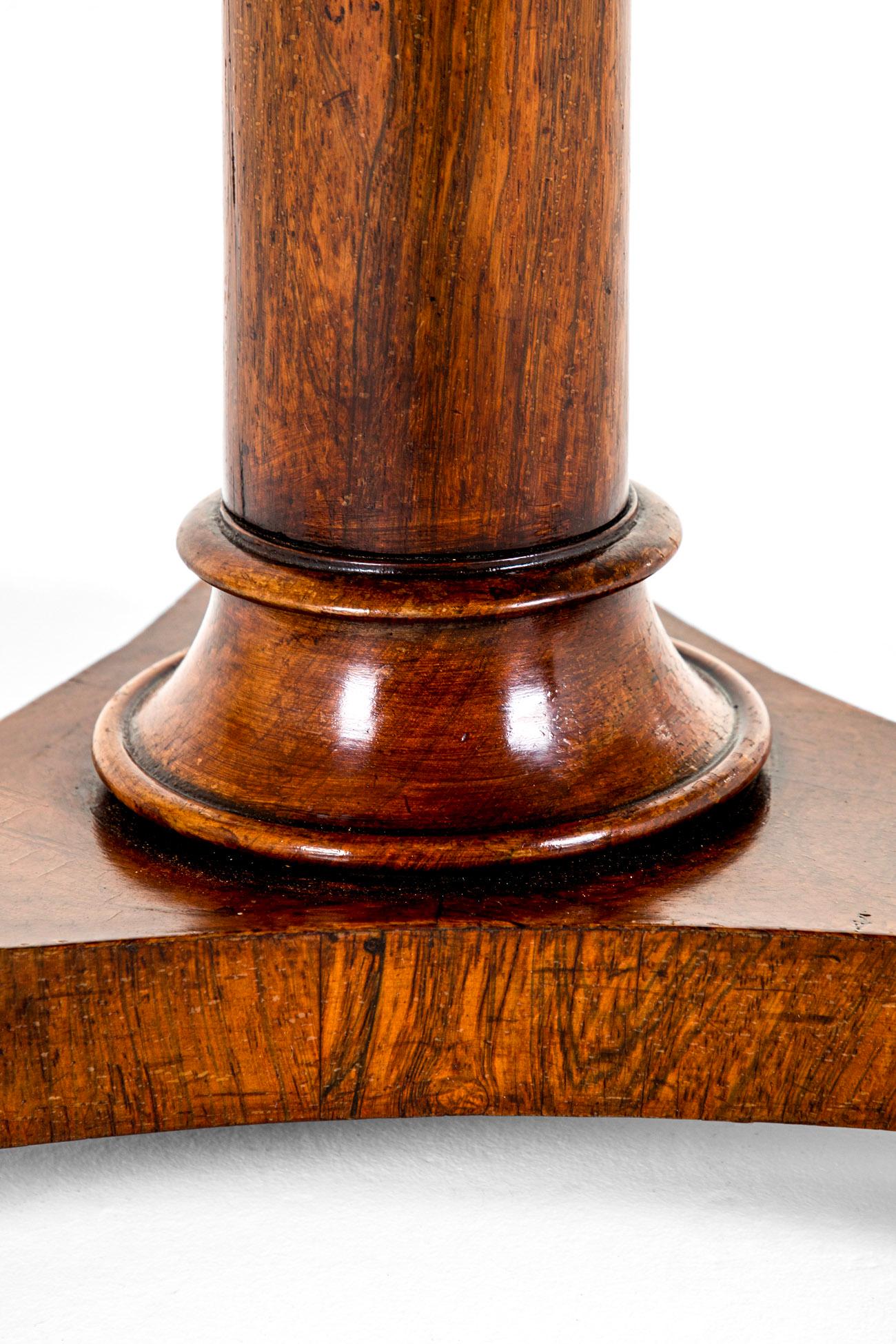 Table à vin Regency en bois de rose en vente 2