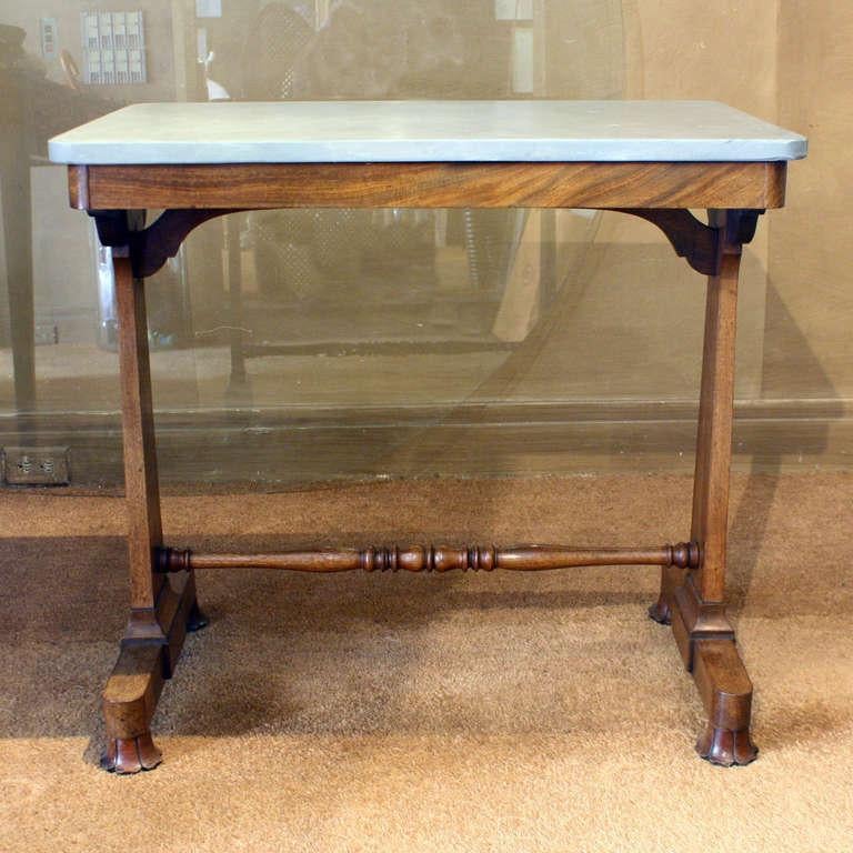 Regency-Schreibtisch aus Palisanderholz mit späterer Marmorplatte im Zustand „Gut“ im Angebot in New York, NY