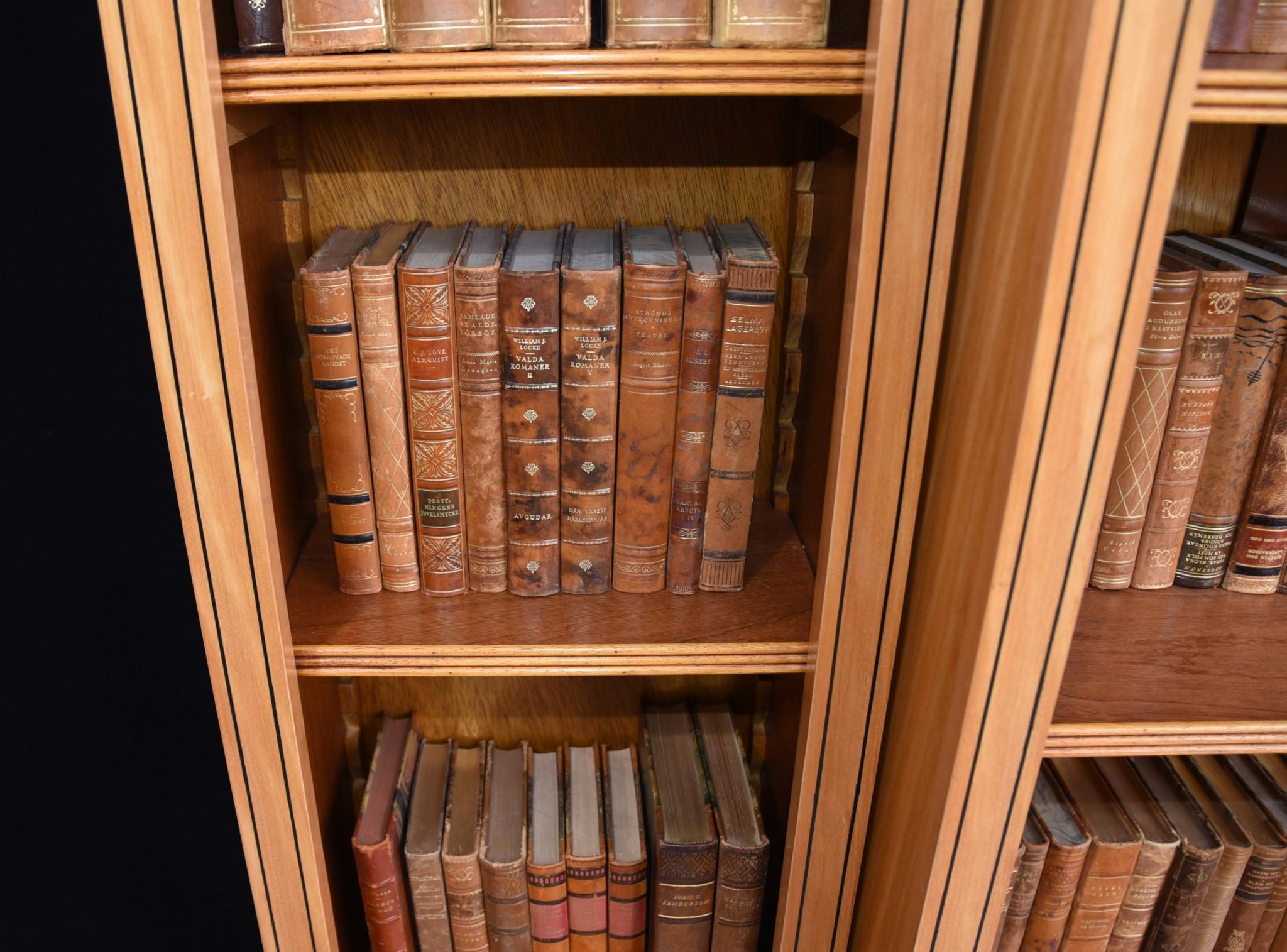 Regency Satinwood Open Bookcase Sheraton Inlay Breakfront Bookcases en vente 7
