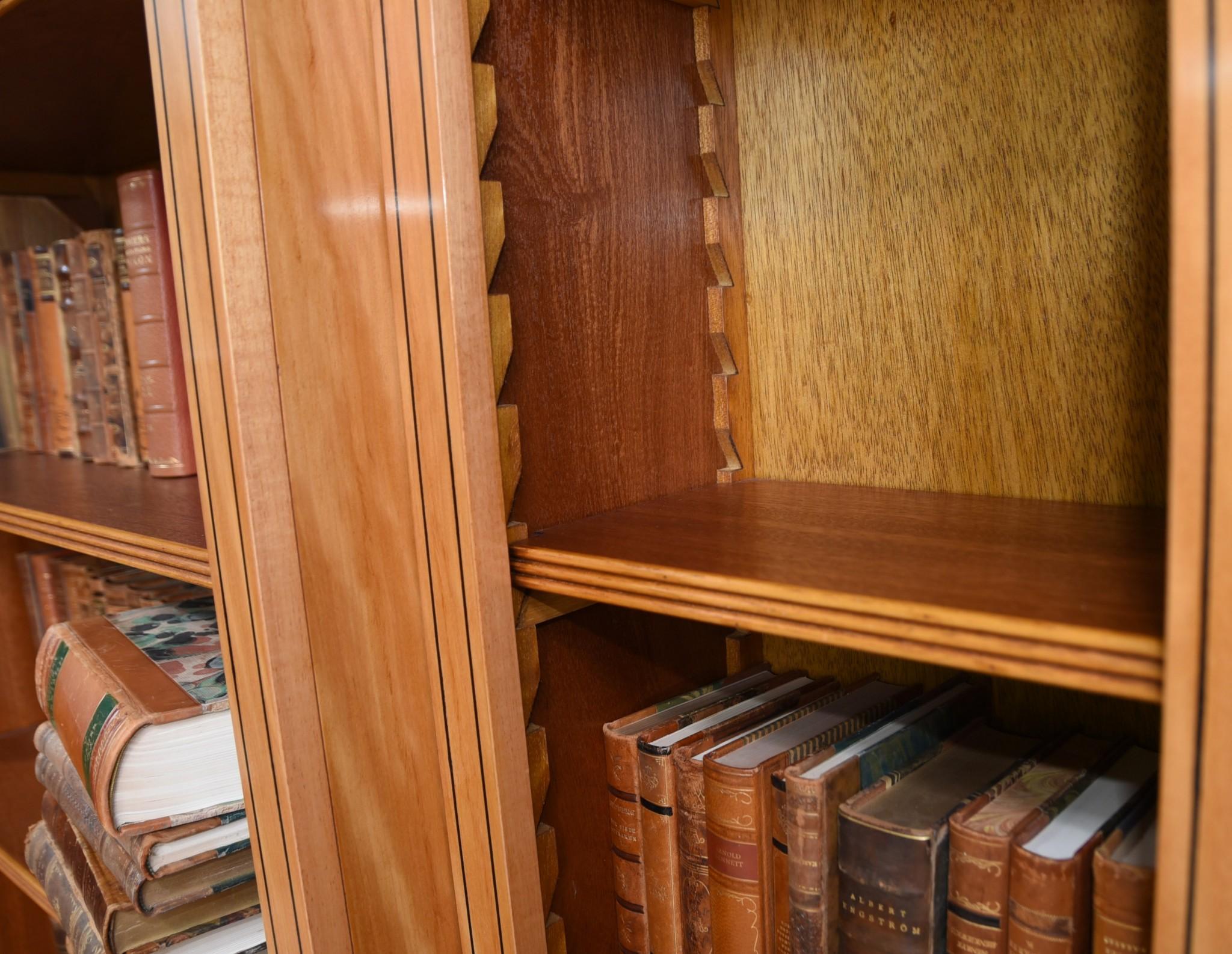 Regency Satinwood Open Bookcase Sheraton Inlay Breakfront Bookcases en vente 4