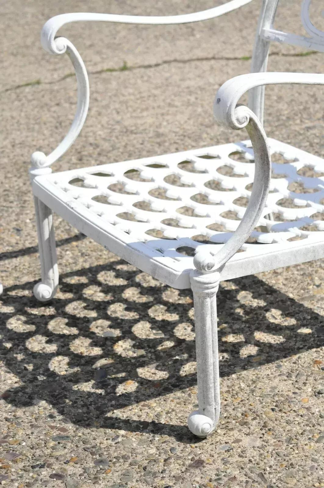 Poltroncine da giardino Regency in alluminio con ottomana - una coppia in vendita 4
