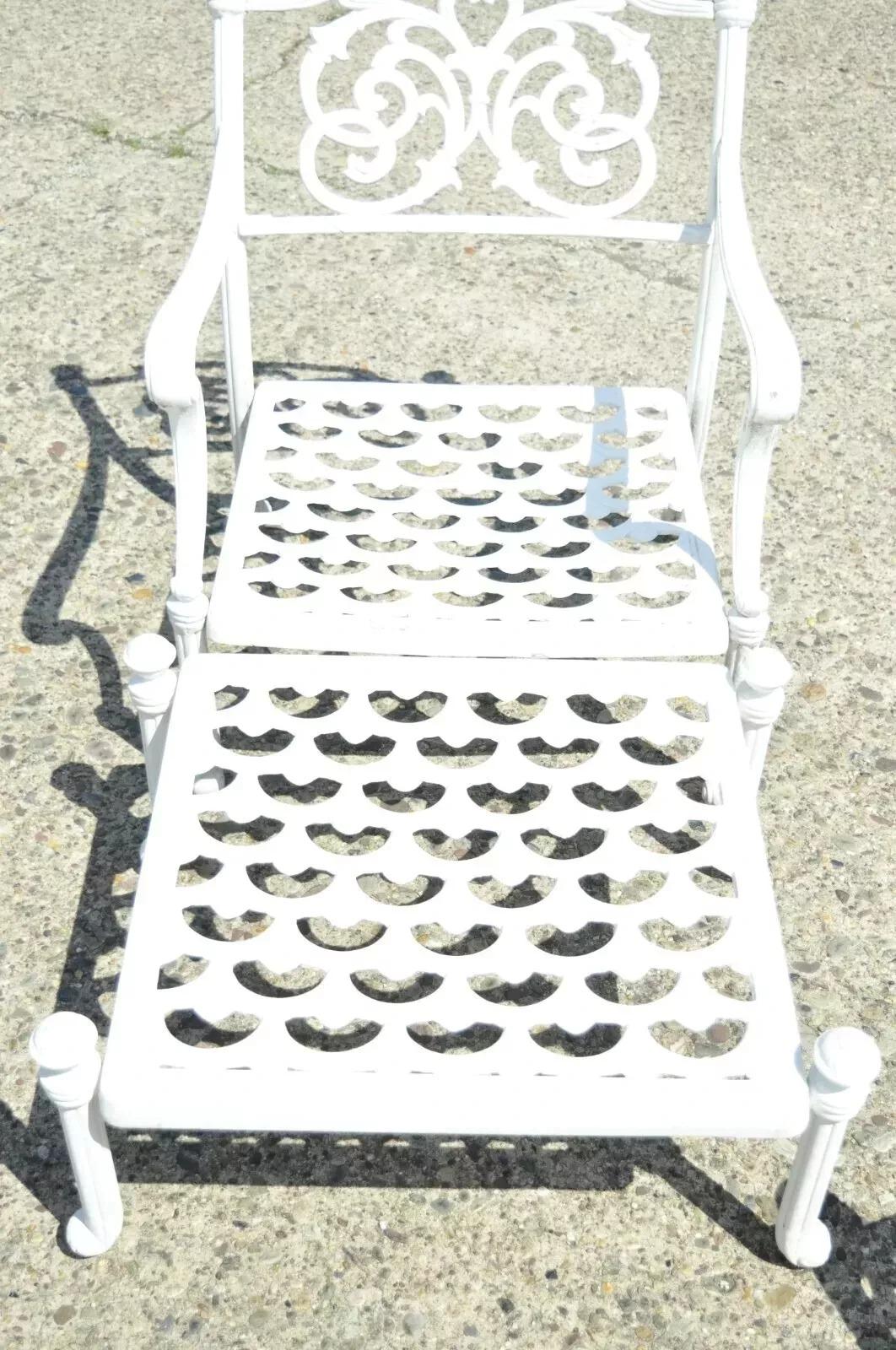Calco Poltroncine da giardino Regency in alluminio con ottomana - una coppia in vendita