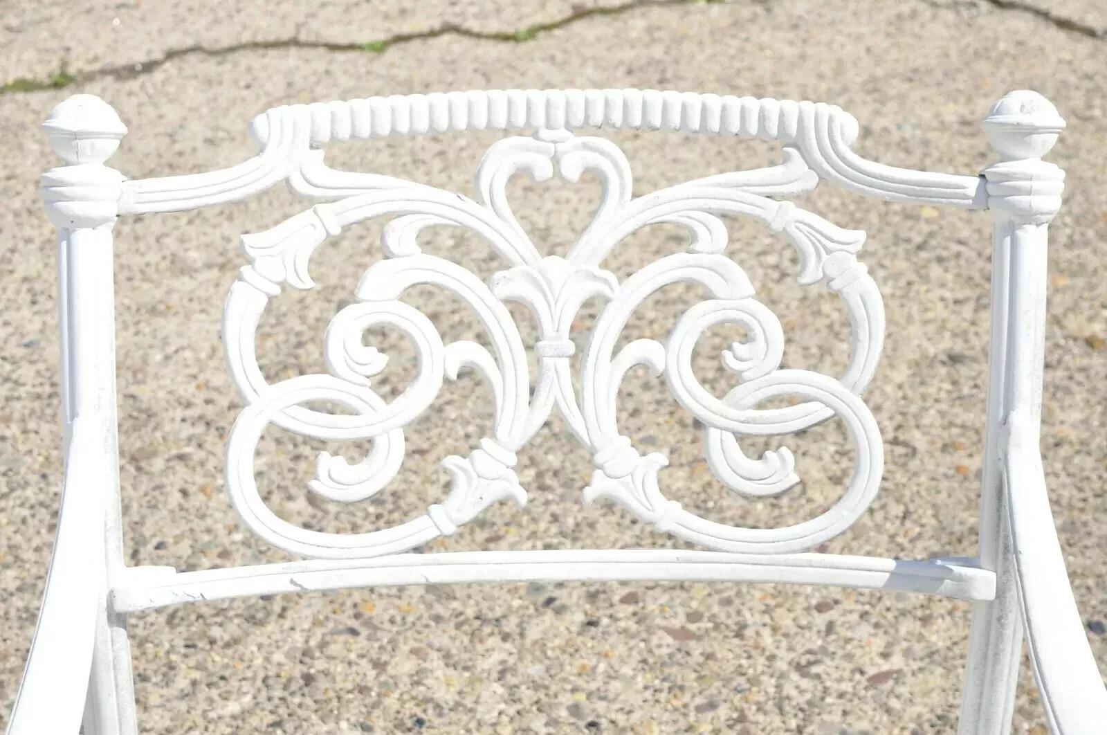 Alluminio Poltroncine da giardino Regency in alluminio con ottomana - una coppia in vendita