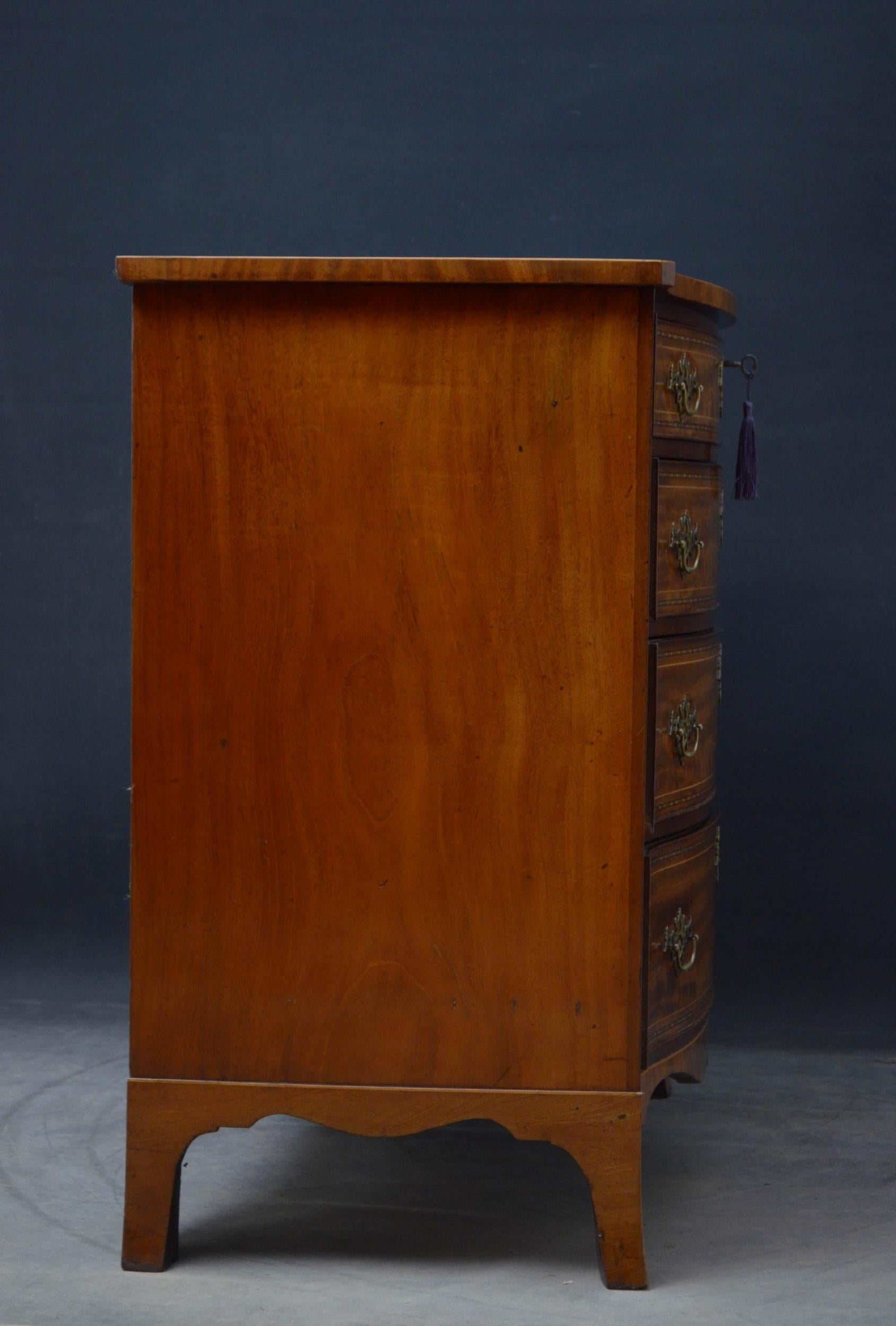 Regency Serpentine Mahogany Chest of Drawers For Sale 11