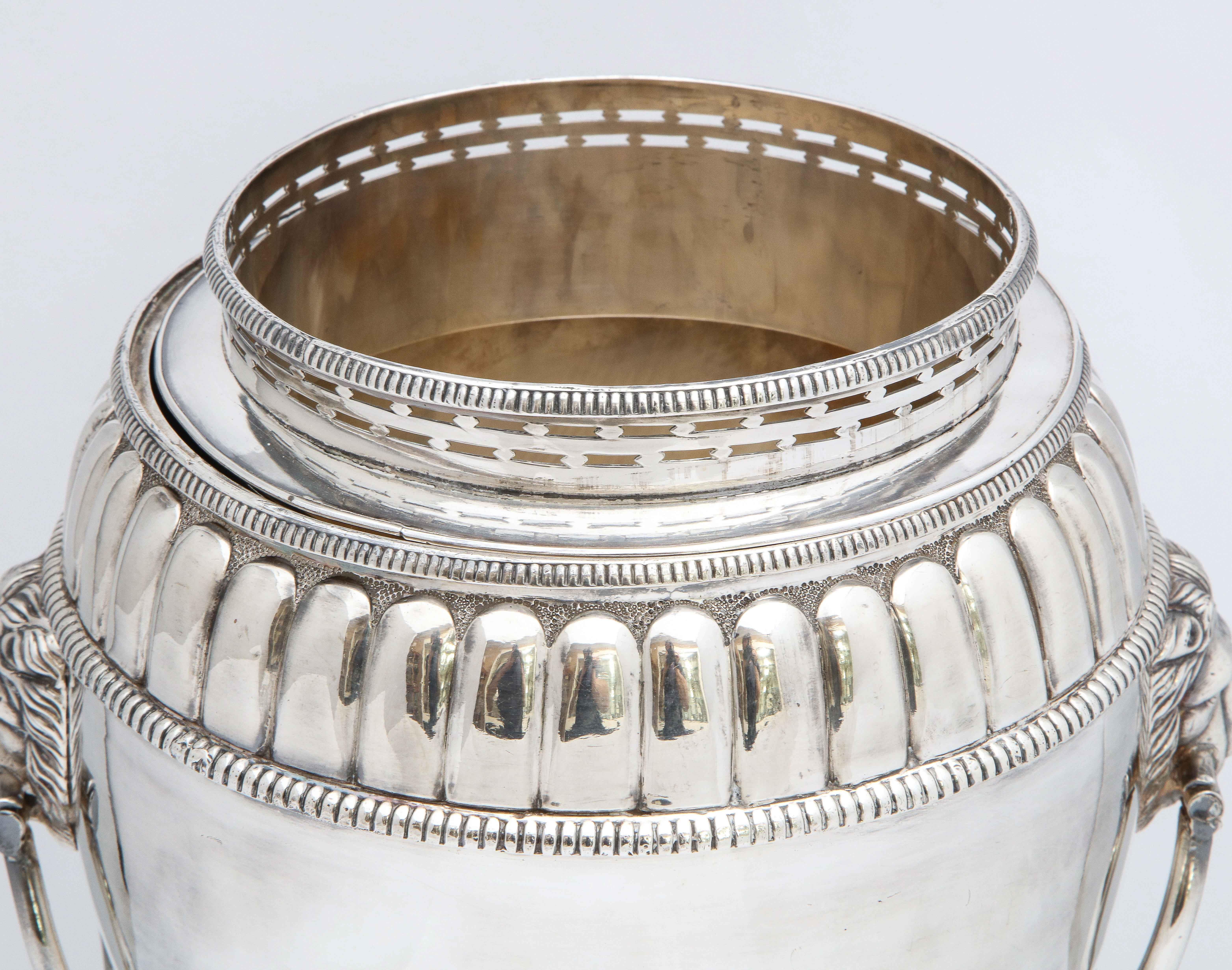 Regency Sheffield Plated Pedestal-Based Wine Cooler In Good Condition In New York, NY