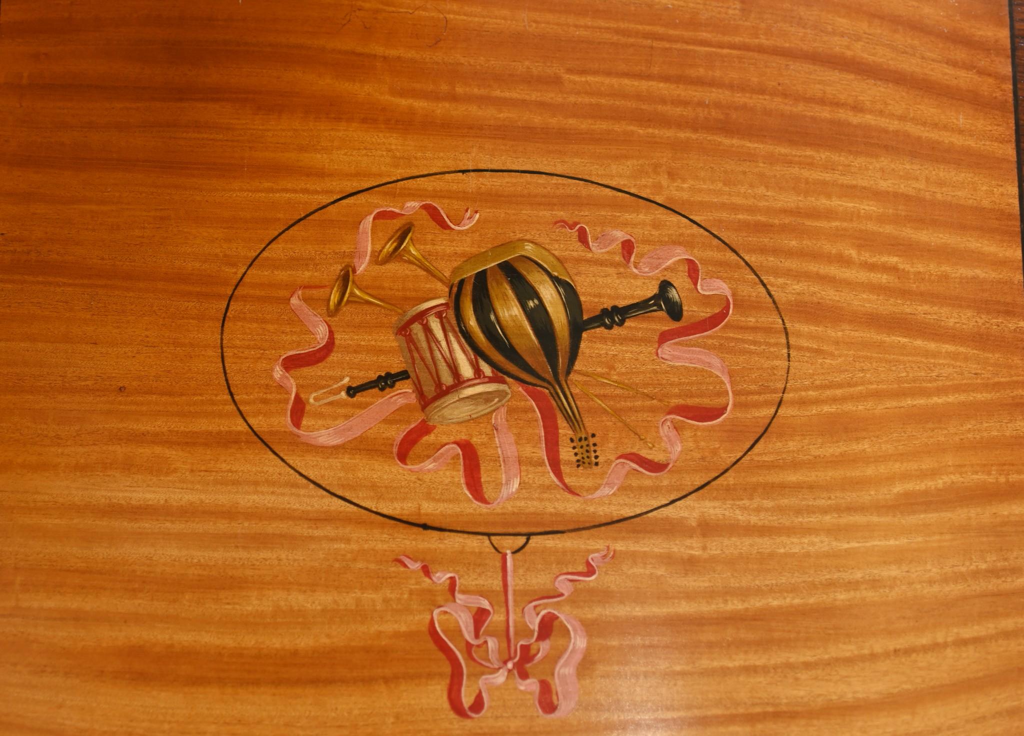 Regency Sheraton Nest Tables Side Table Painted Musical Instruments In Good Condition For Sale In Potters Bar, GB