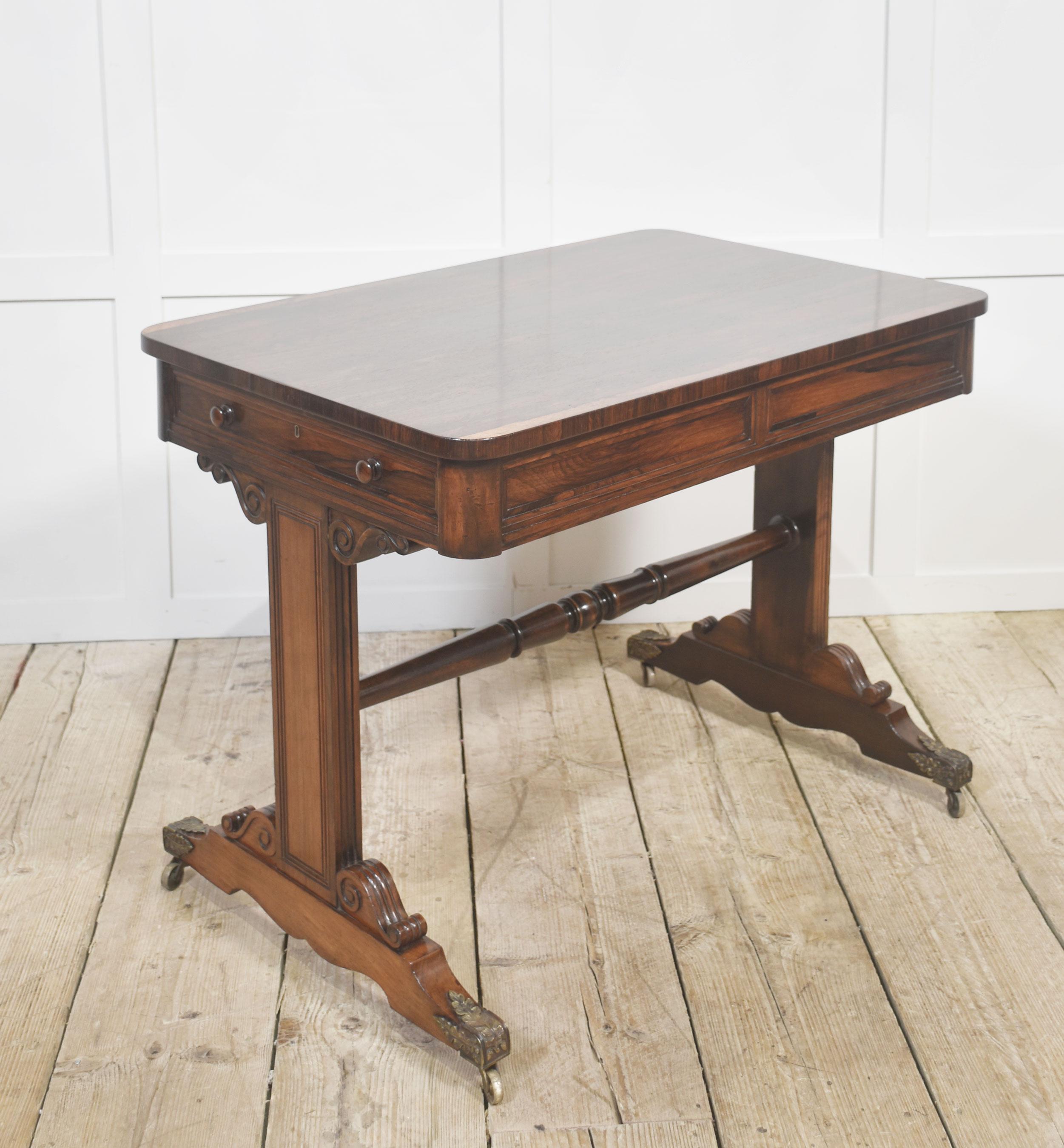 Mesa auxiliar Regency Británico en venta