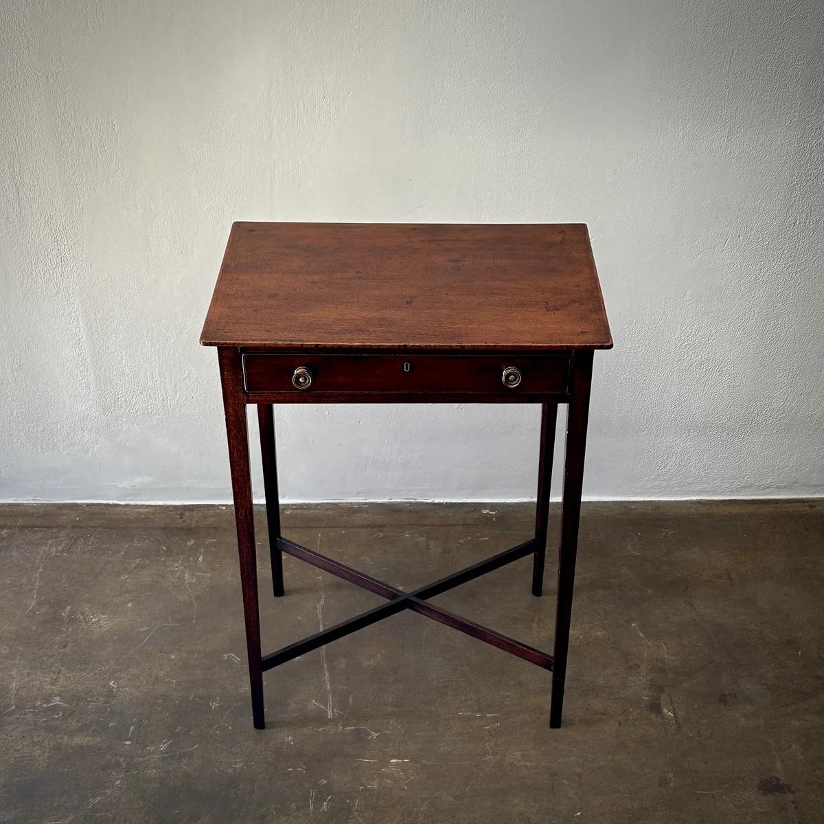 Table d'appoint Regency en vente 2