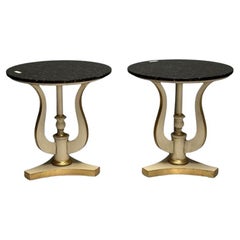 Tables d'appoint Regency, piédestaux, peinture ivoire, bois doré et plateaux en marbre, États-Unis, années 1960