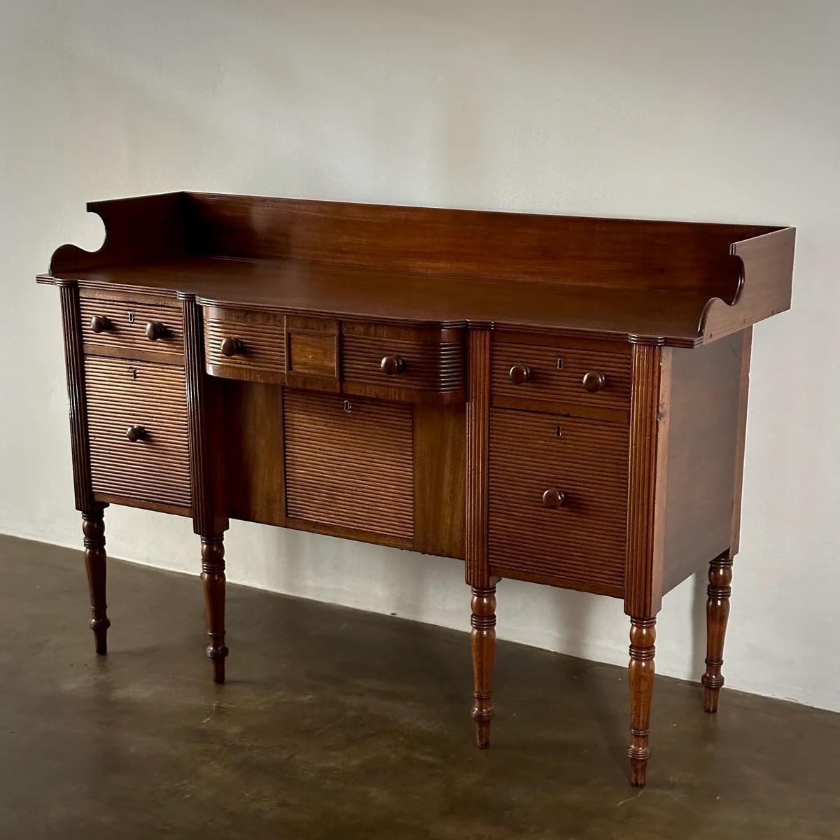 Irlandese Credenza Regency in vendita