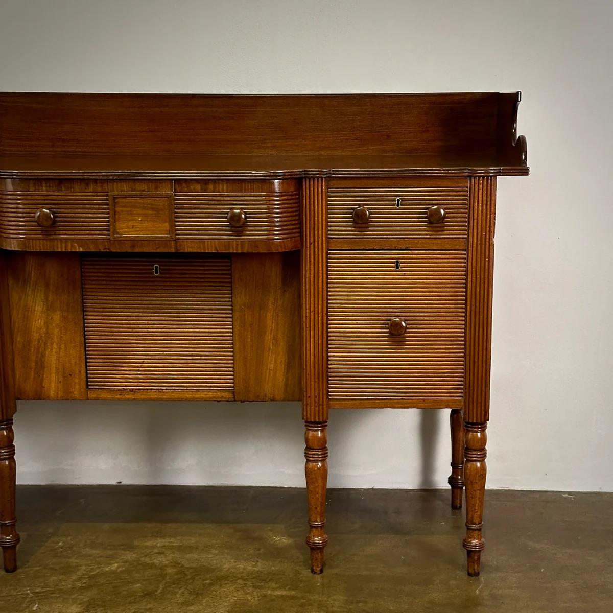 Mogano Credenza Regency in vendita