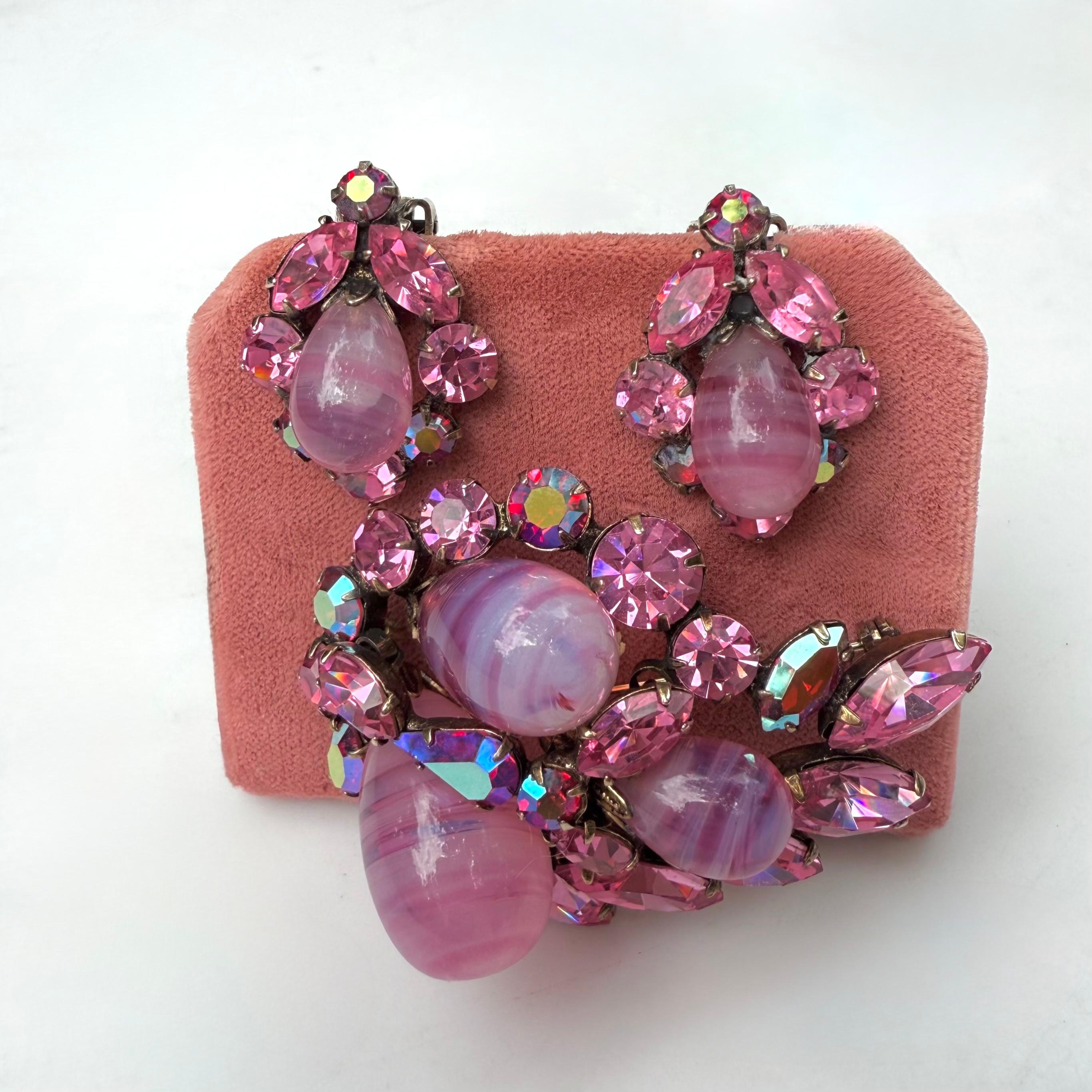 Regency, Signed Designer Pink Poured Pear Glass & Rhinestone Demi Set (Retro) im Angebot