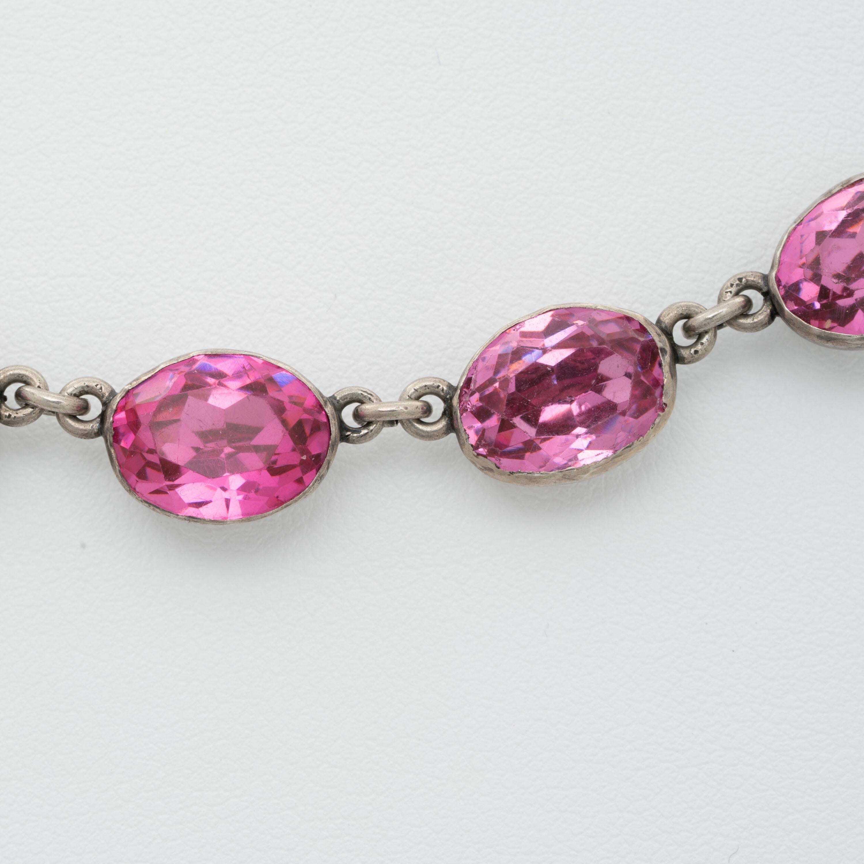 Set di colletti in argento e pasta rosa dell'inizio del XIX secolo Rivière 
Lunghezza 16.5
c.1820
