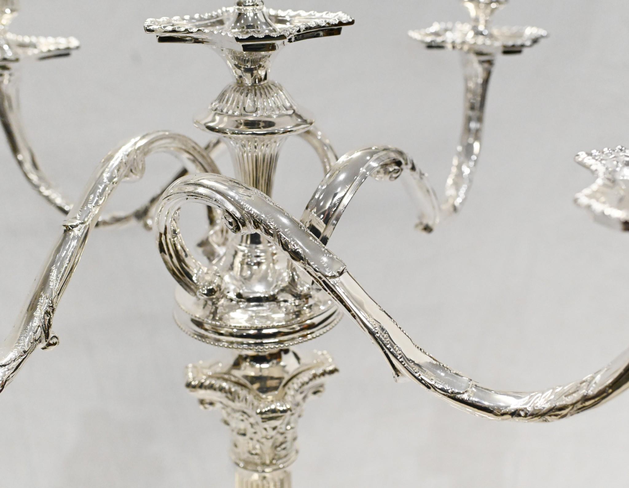 Candelabri Regency in silver plate Candele a colonna dorica in vendita 5