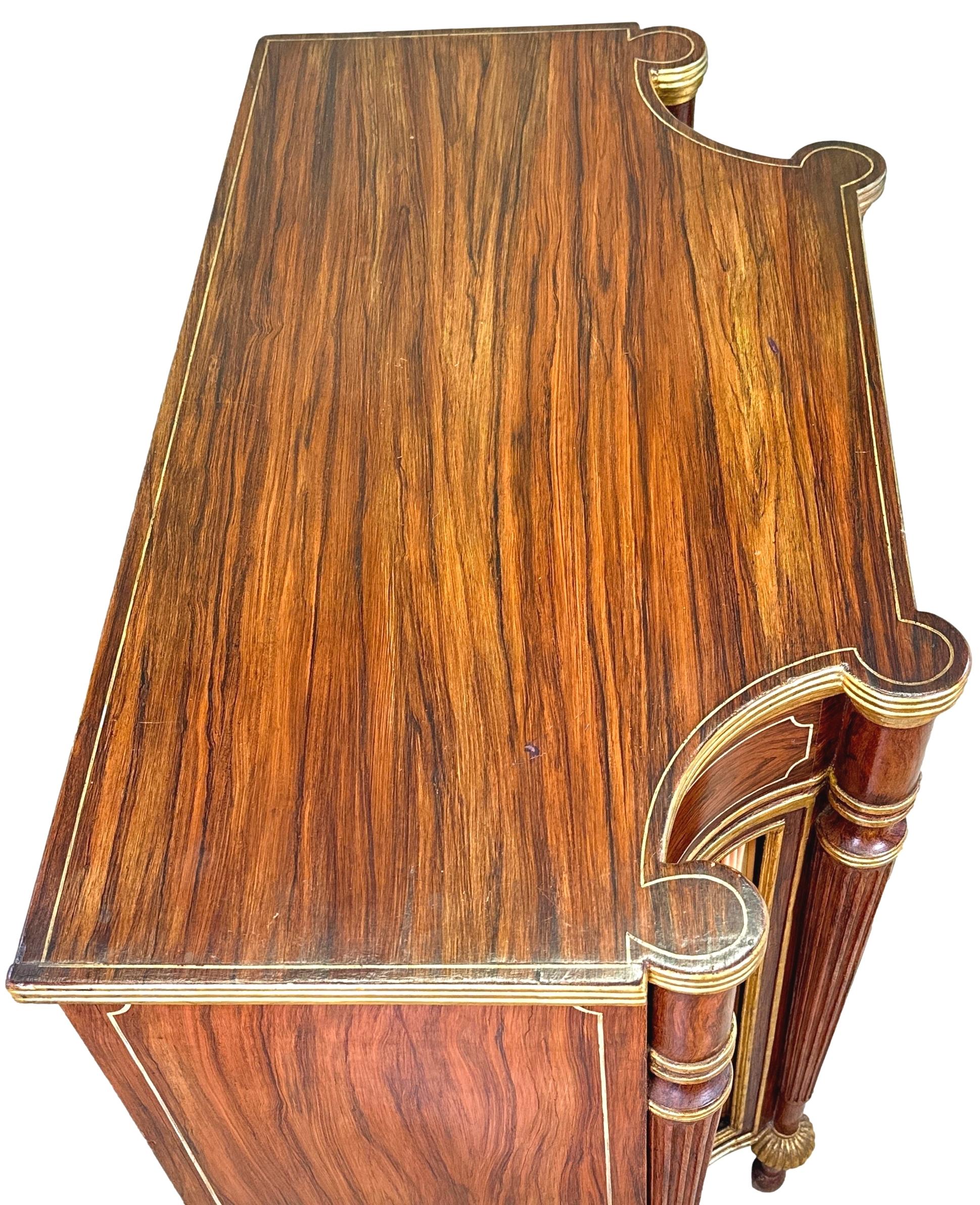 XIX secolo Mobile laterale in palissandro simulato Regency in vendita