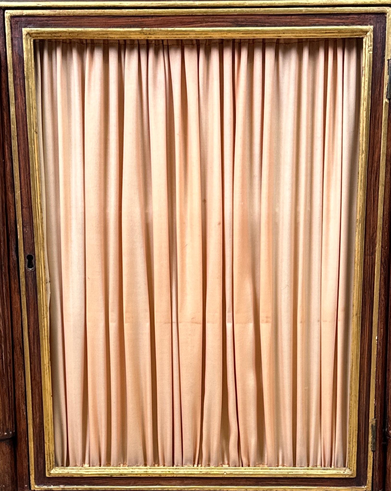 Mobile laterale in palissandro simulato Regency in vendita 2