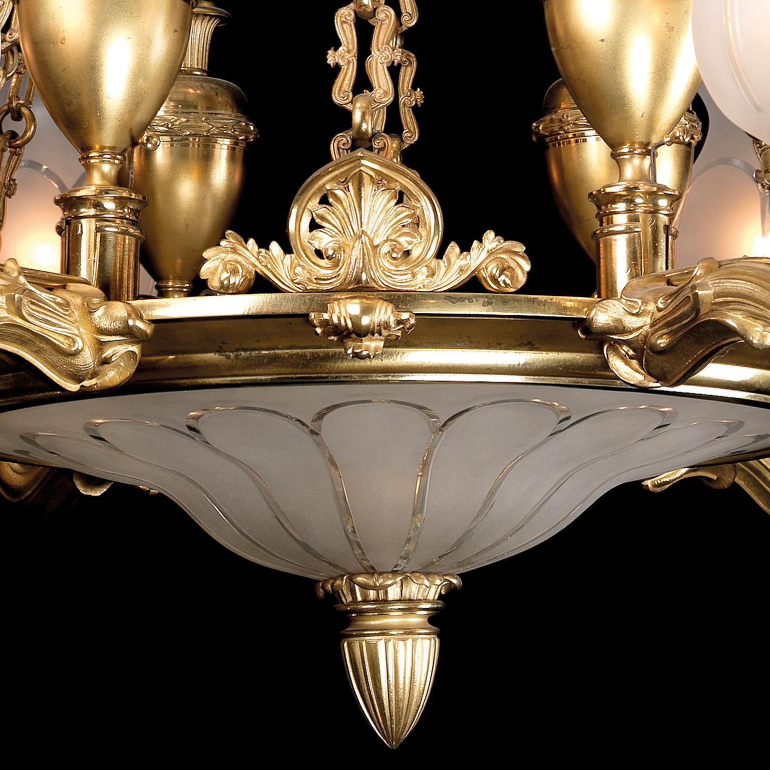 Francese Lampadario Regency a sei luci in bronzo dorato di Hancock & Co., 1830 ca. in vendita