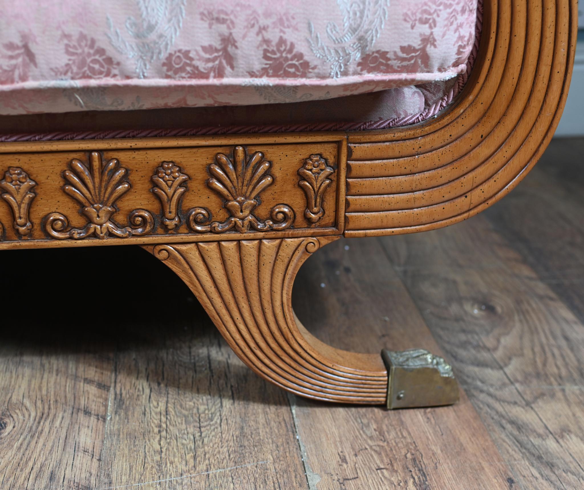 Noyer Canapé de style Regency Canapé de jour en noyer Thomas Hope 1810 en vente