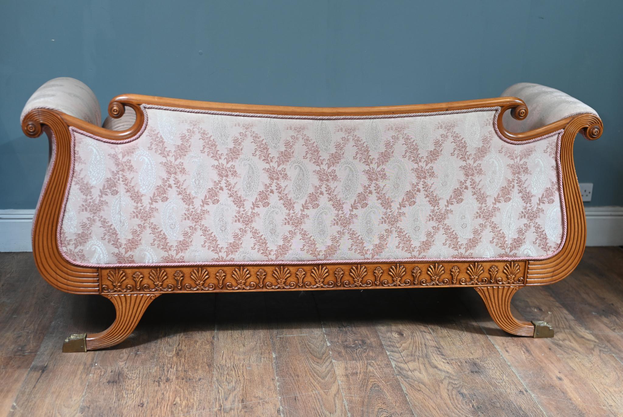 Canapé de style Regency Canapé de jour en noyer Thomas Hope 1810 en vente 3