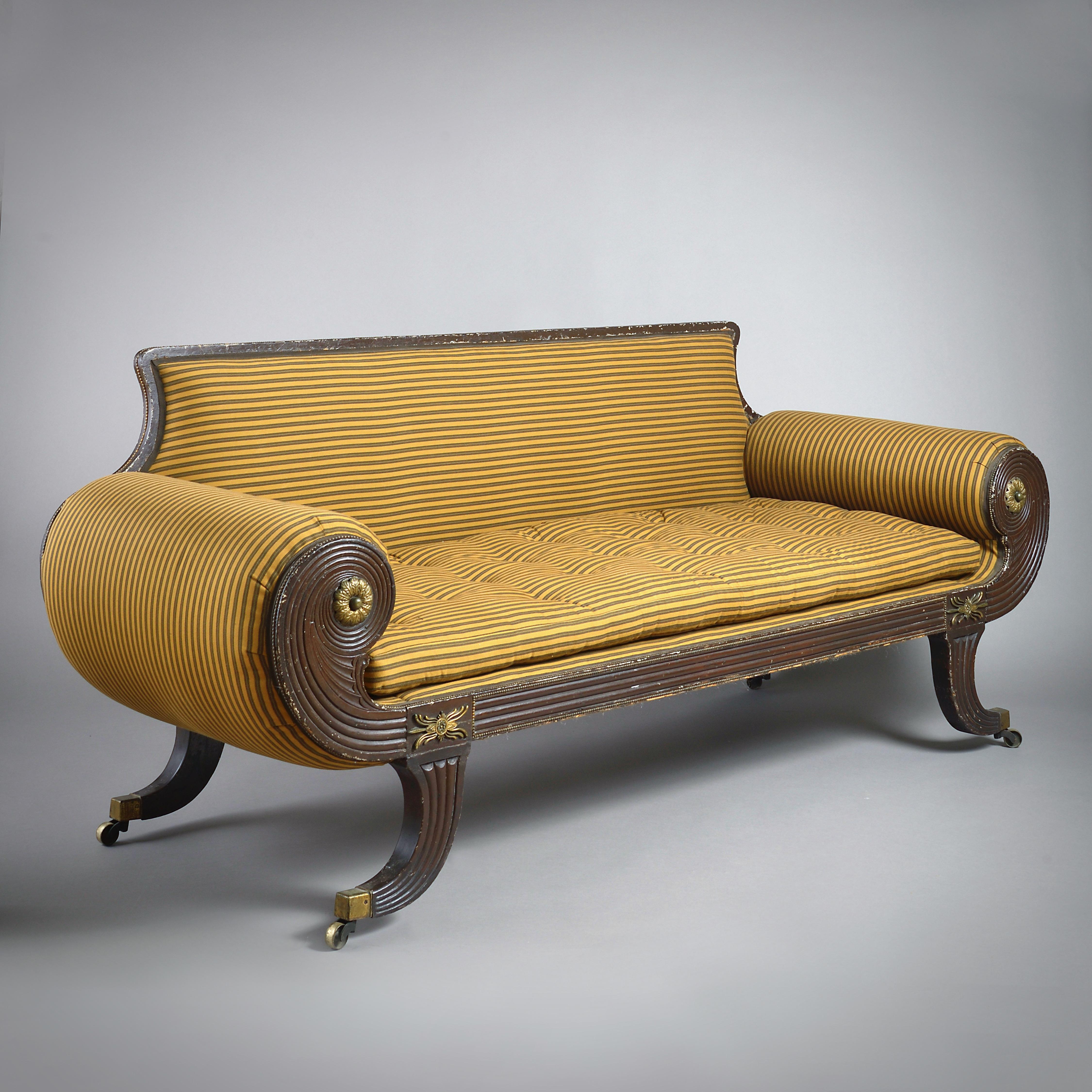 UN SIÈGE DE LA RÉGENCE UNIQUE EN GRAIN ET EN LAITON, Circa 1815.