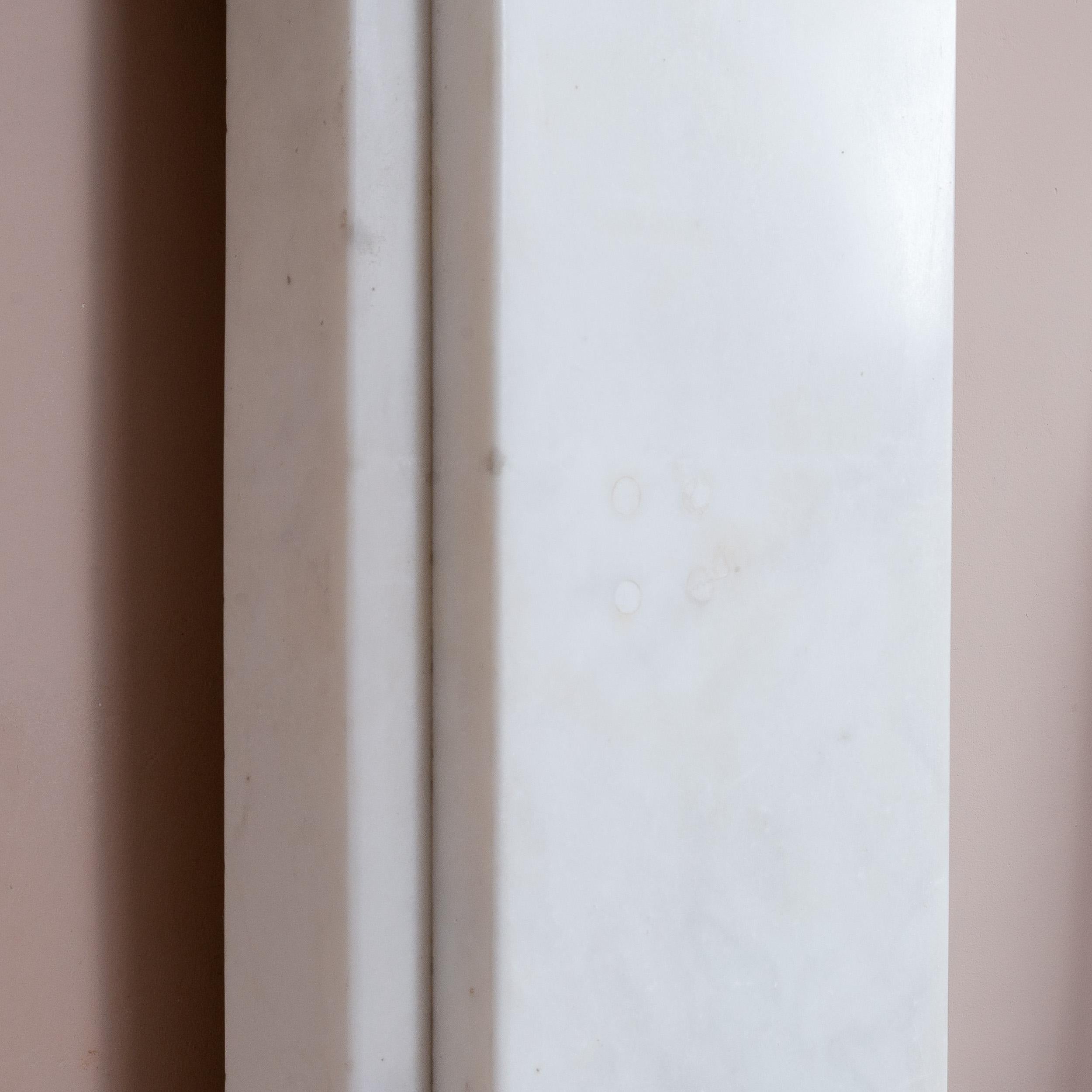 Cheminée néo-grecque en marbre Statuaire Regency en vente 6