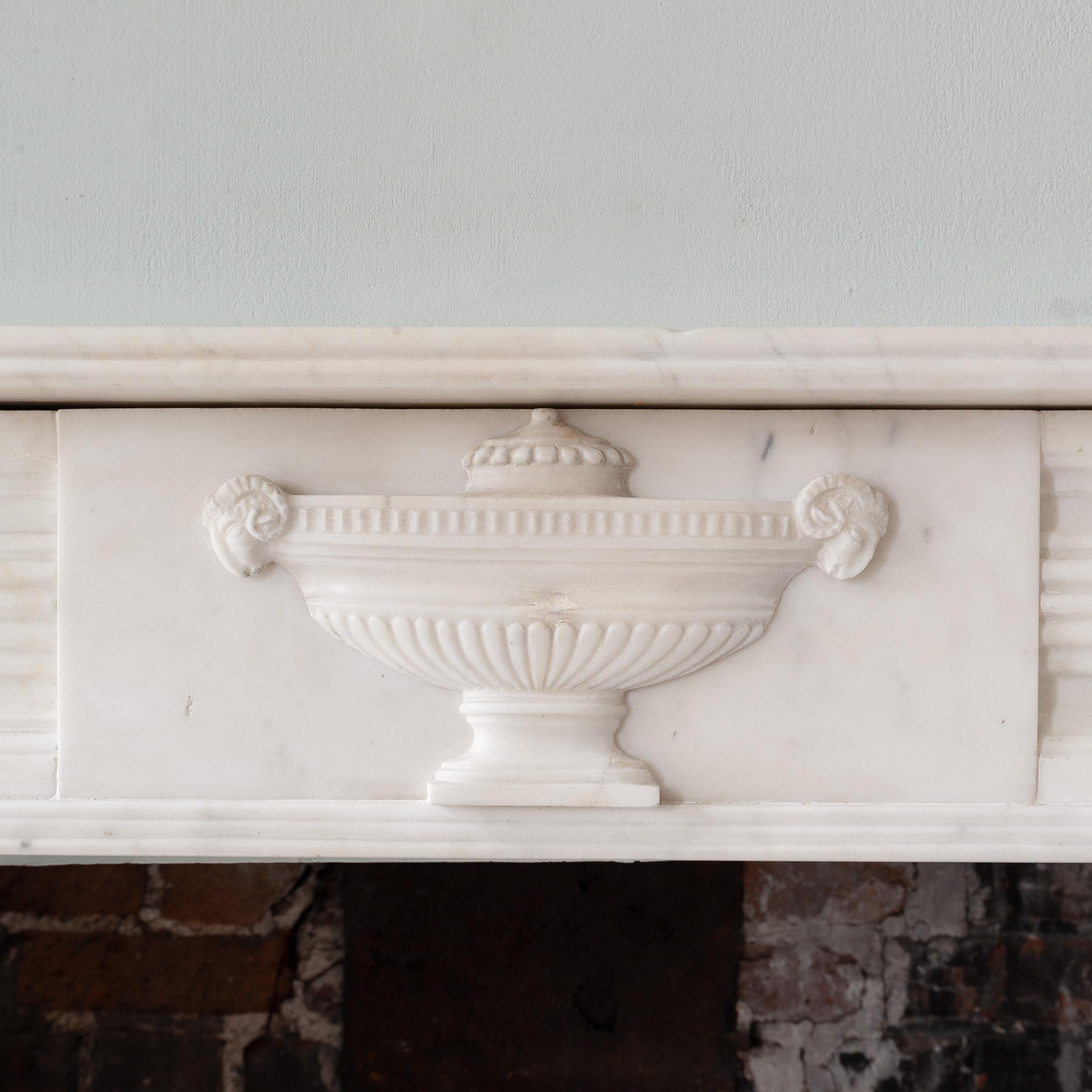 Regency Statuary Marble Neo-Classical Fireplace In Good Condition For Sale In London, GB
