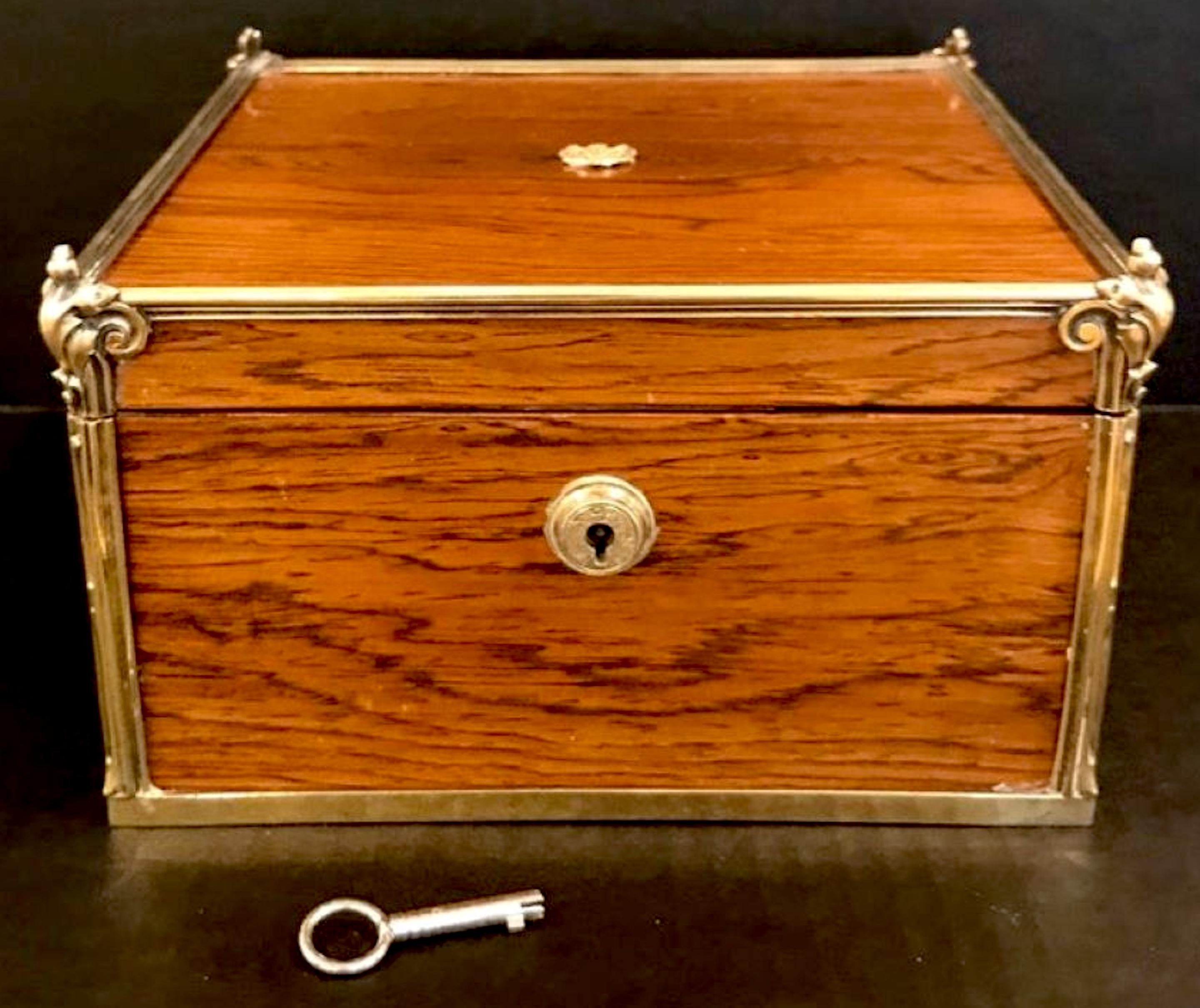 Caja de Amboyna de la Regencia Paul Storr, Londres, 1813, Escudo de Armas Real en venta 2