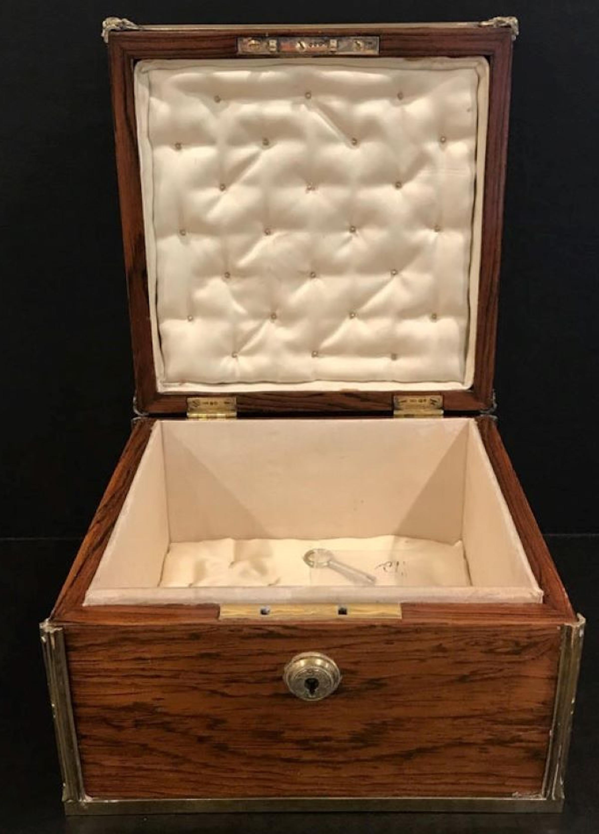 Caja de Amboyna de la Regencia Paul Storr, Londres, 1813, Escudo de Armas Real en venta 3