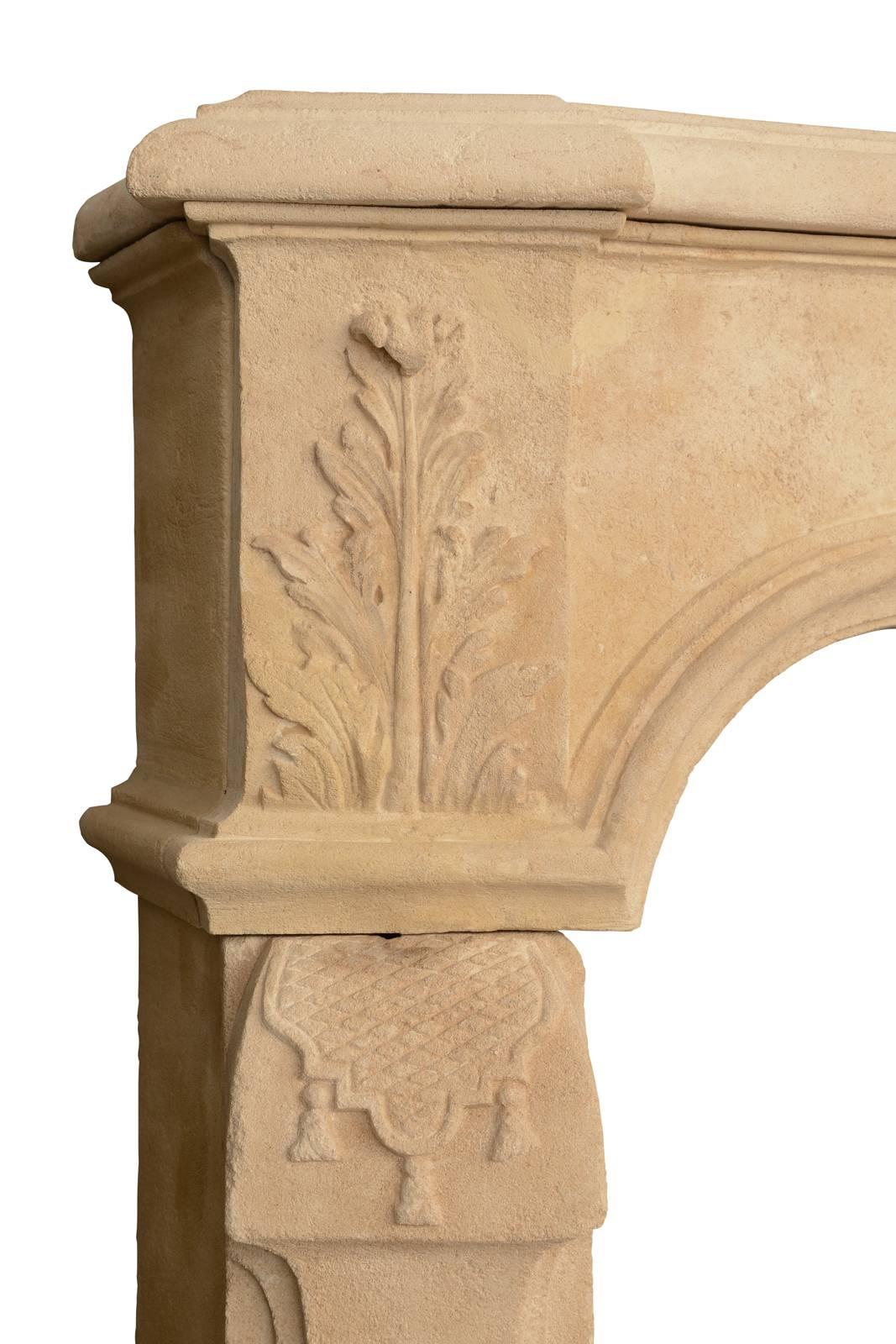 Regency Stone Fireplace, 18th Century In Good Condition In Richebourg, Yvelines