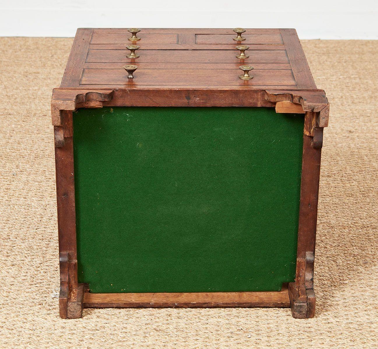 Boîte à tabouret Regency en vente 6