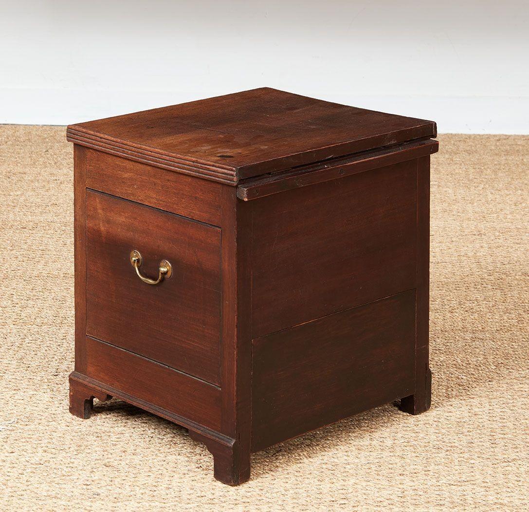 Boîte à tabouret Regency en vente 9